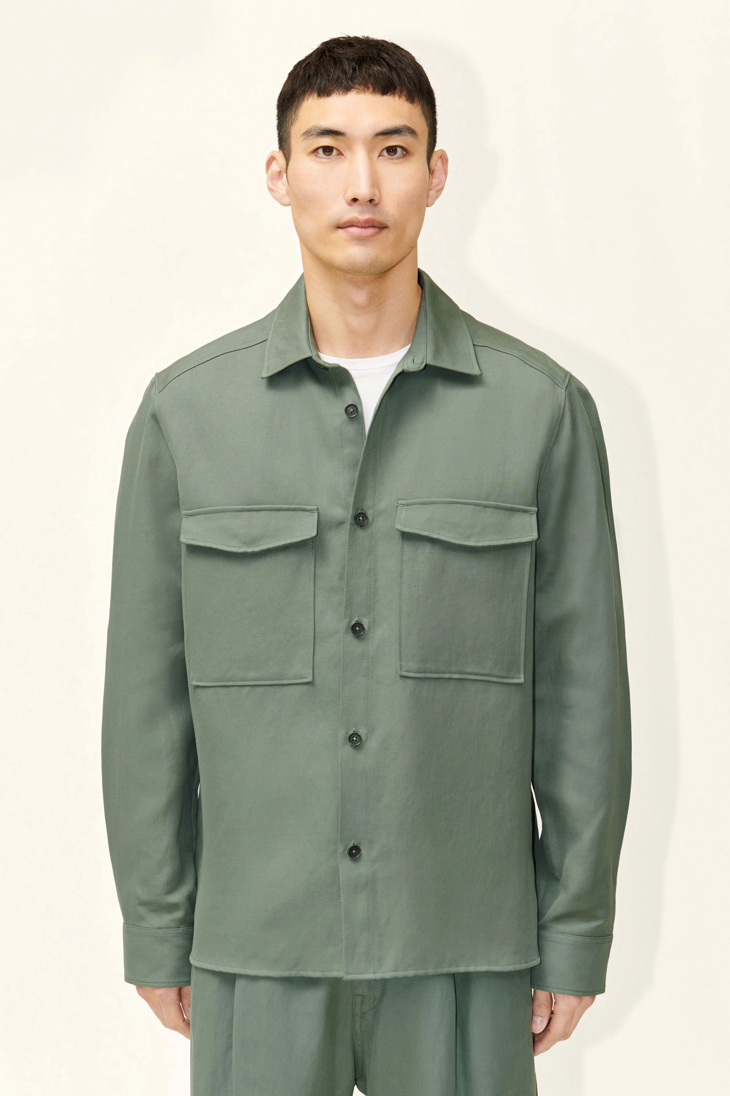 GUNRAY - Relaxed Fit Overshirt in Viskose-Baumwolle Twill - Herren - grün - Frontansicht