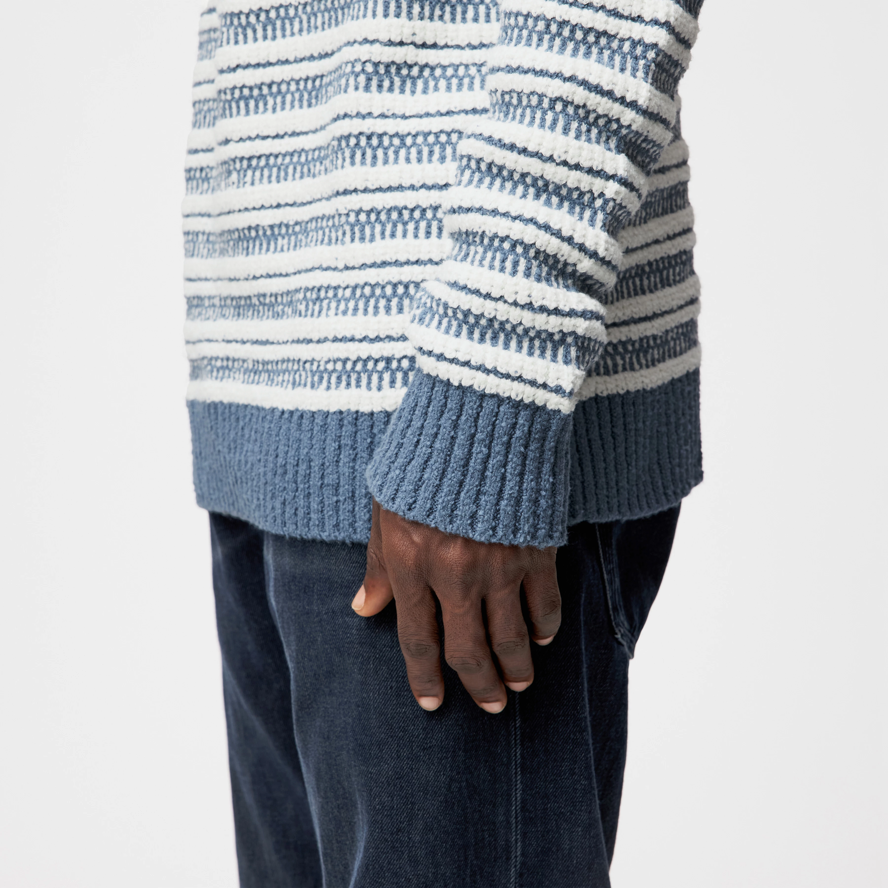ZAYN - Stand-up collar jumper in bouclé cotton blend - men - blue - Detailansicht am Model