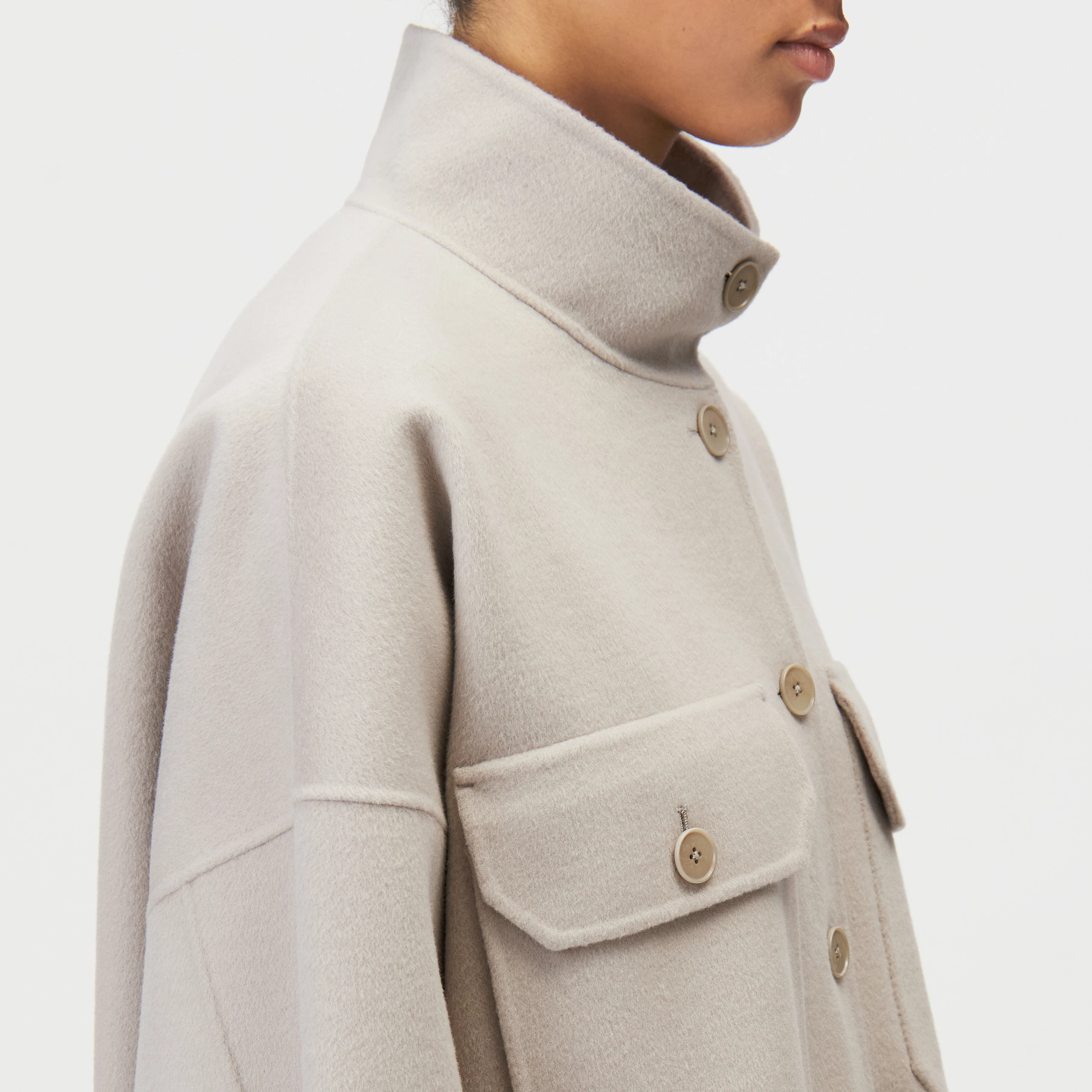 ARKLOW - Short jacket with stand-up collar in double-faced fabric - women - beige - Detailansicht am Model