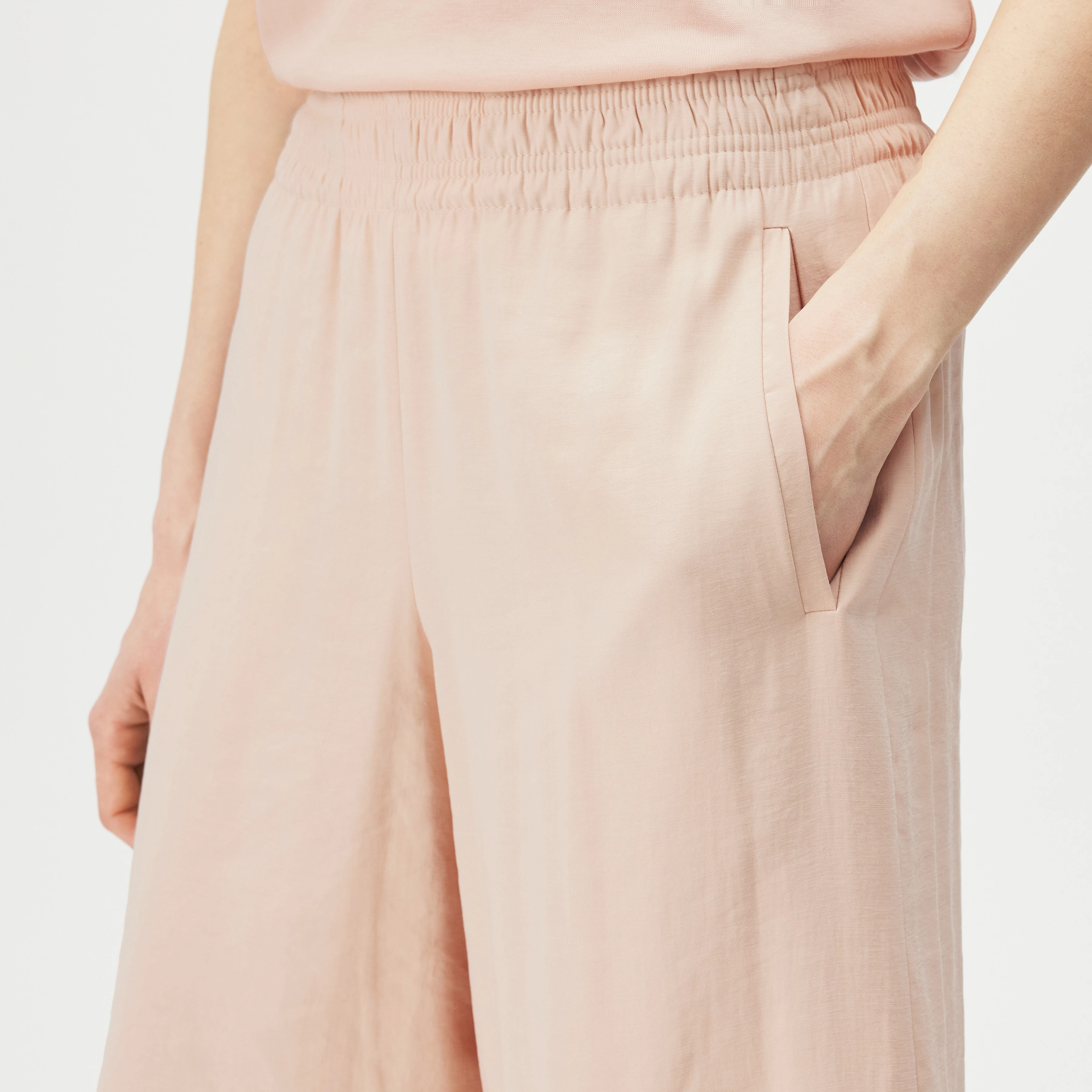 CEILING - Pantalon ample en twill fluide. - women - orange - Detailansicht am Model
