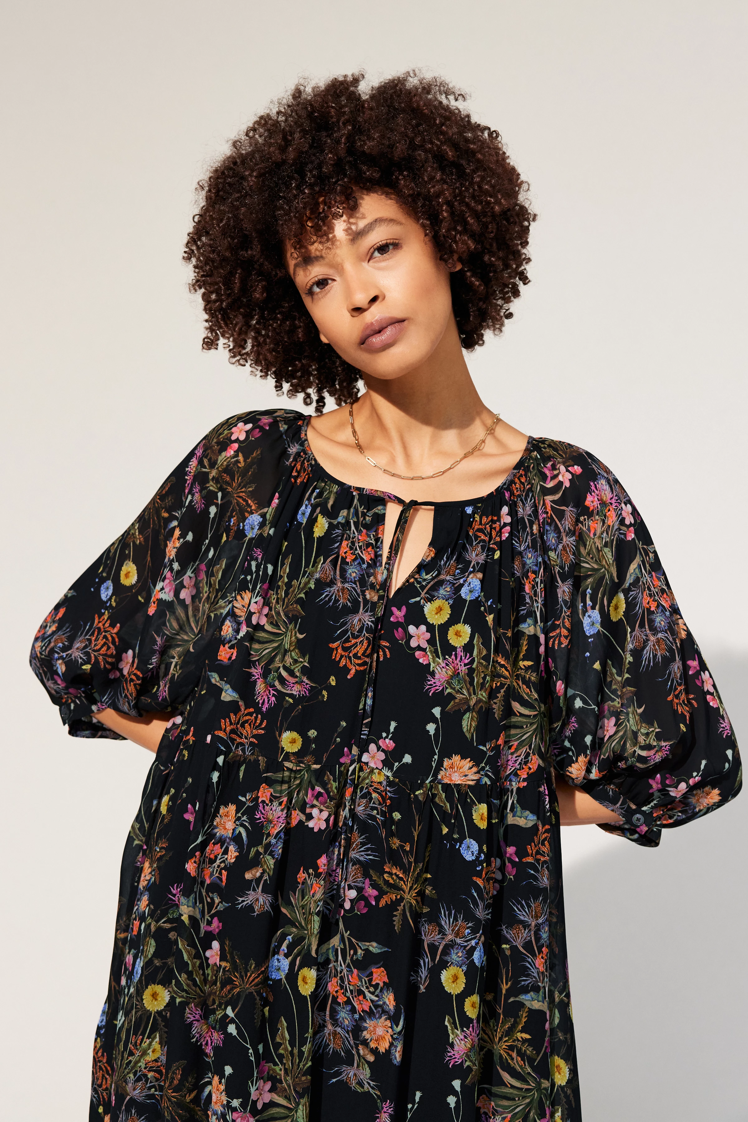 JOYEE - Midi dress with V-neck - women - black - Seitenansicht