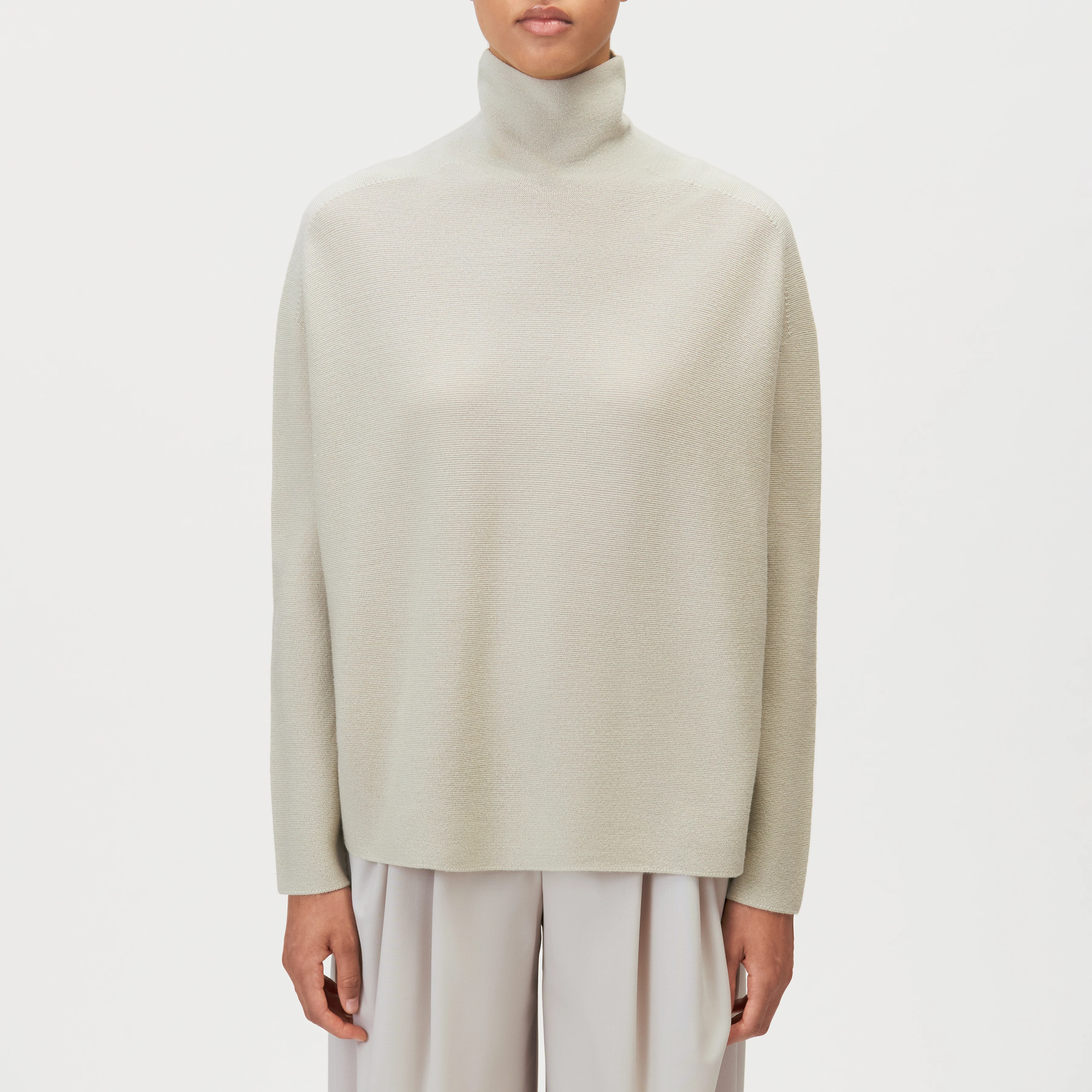 LIORA - Pull à col roulé forme œuf en 100% laine mérinos - women - vert - Frontansicht