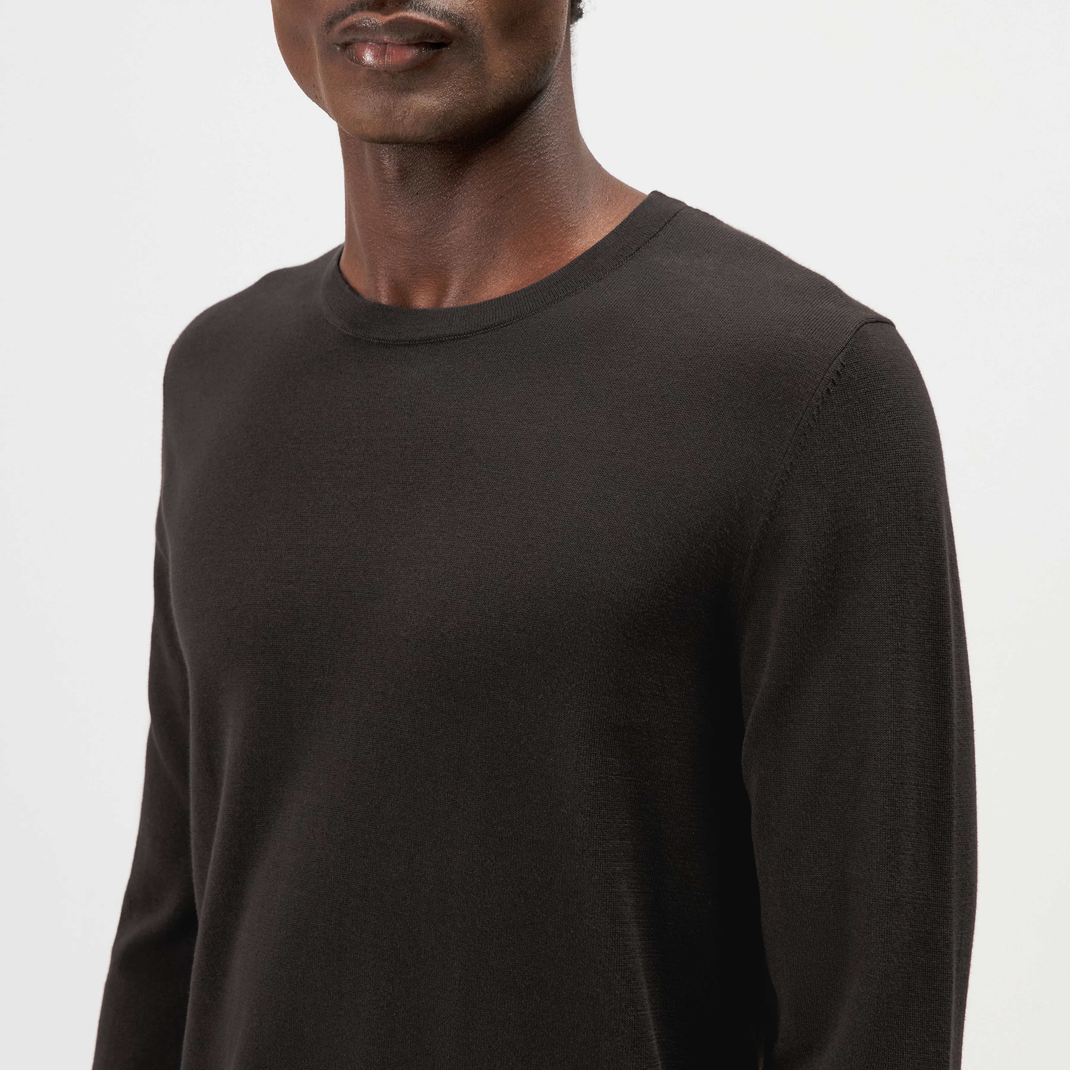 IRMINO - Long sleeve in pure cotton - men - brown - Detailansicht am Model