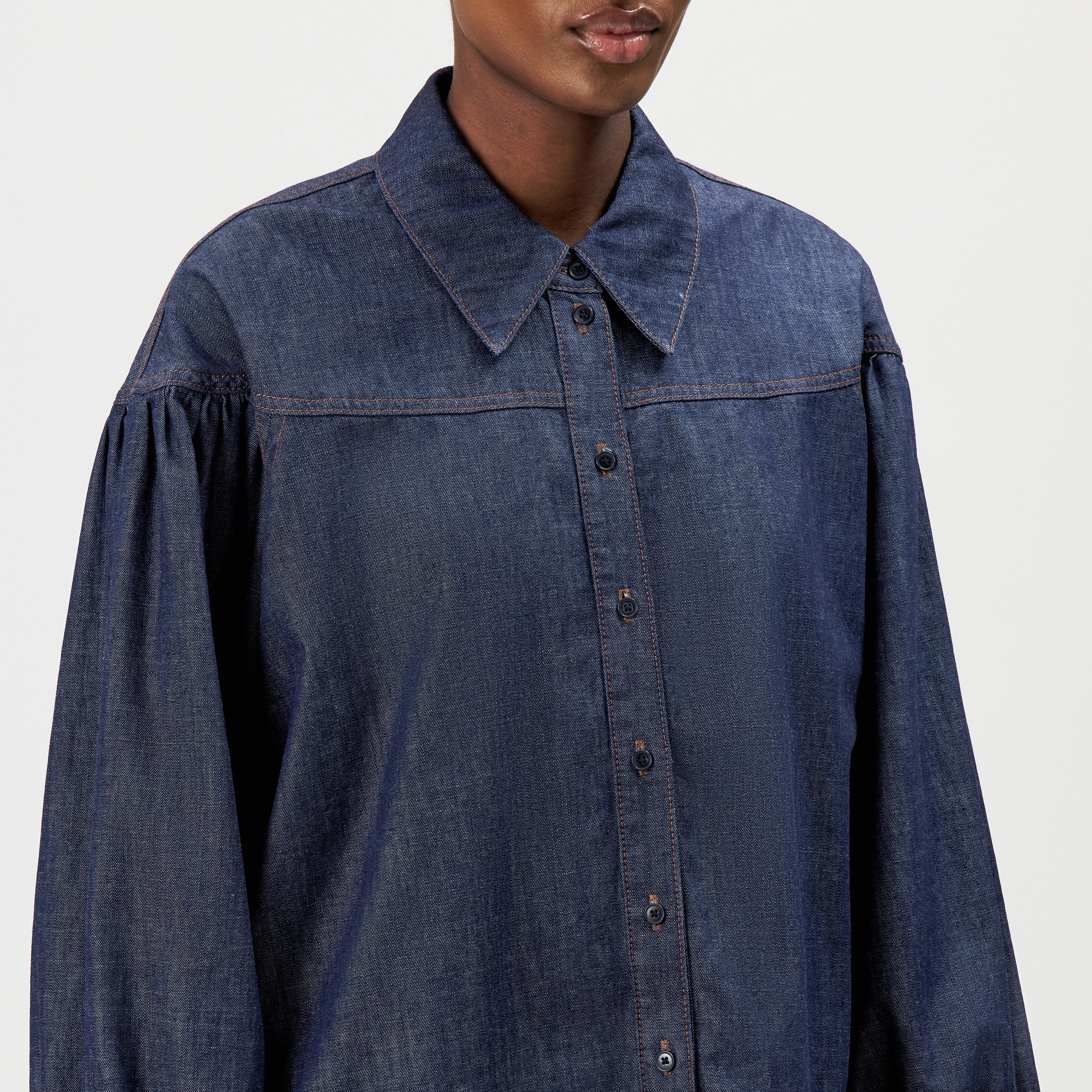 SELENI - Shirt blouse in pure cotton - women - blue - Detailansicht am Model