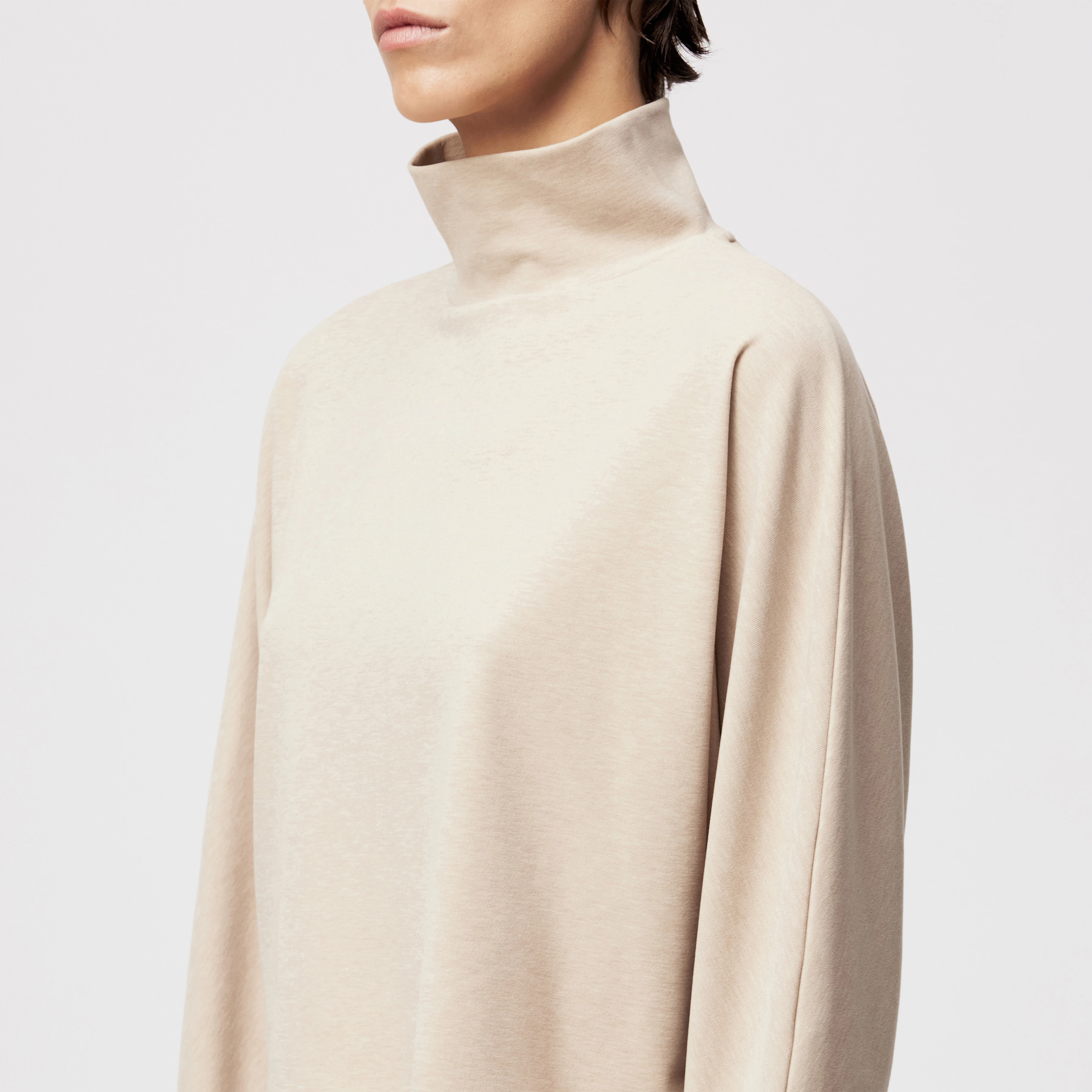 ASIRAL - Batwing Shirt in Lyocell-Mix mit Wolloptik - Damen - beige - Detailansicht am Model