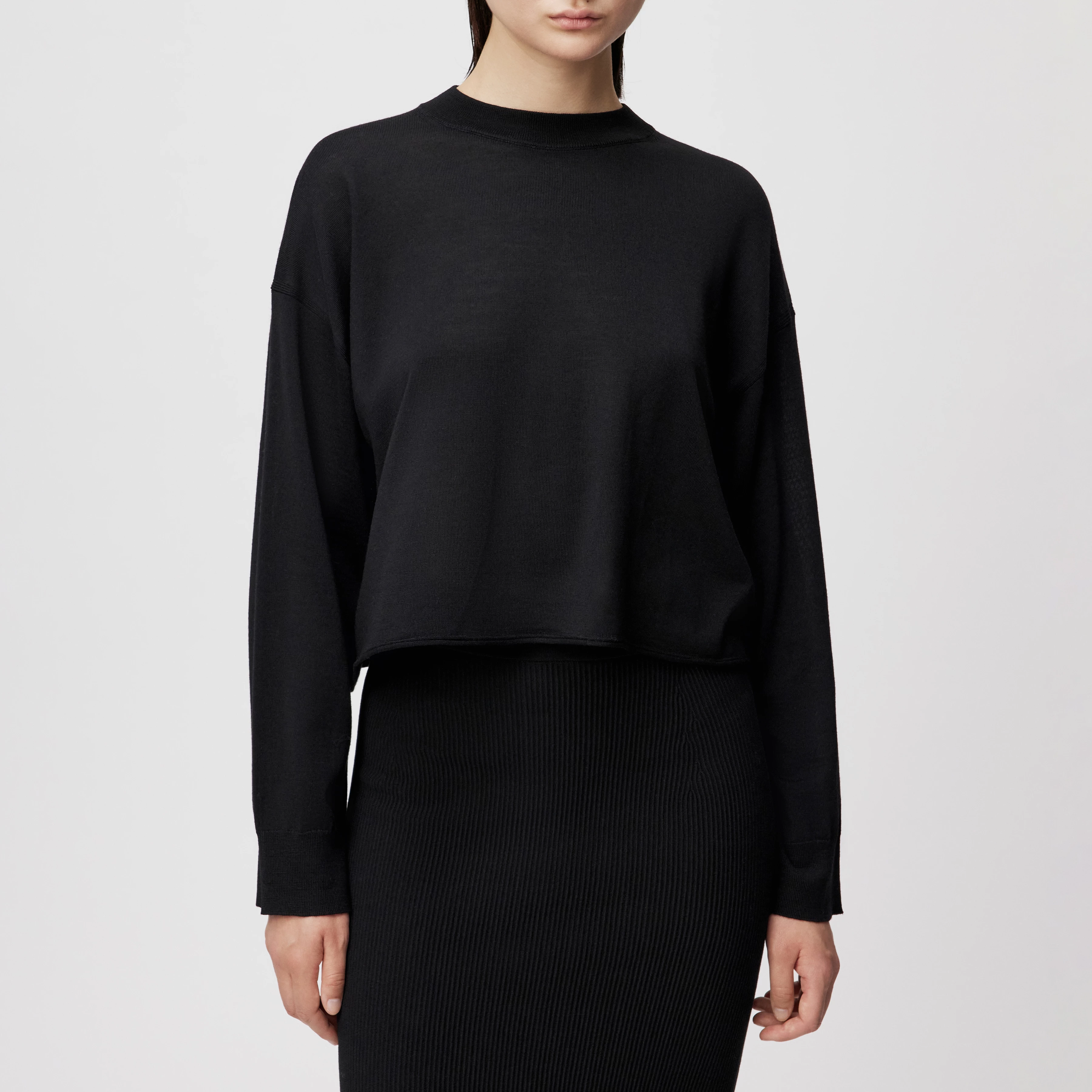 MALESE - Verkürzter Pullover in feiner Merinowolle - Damen - schwarz - Frontansicht