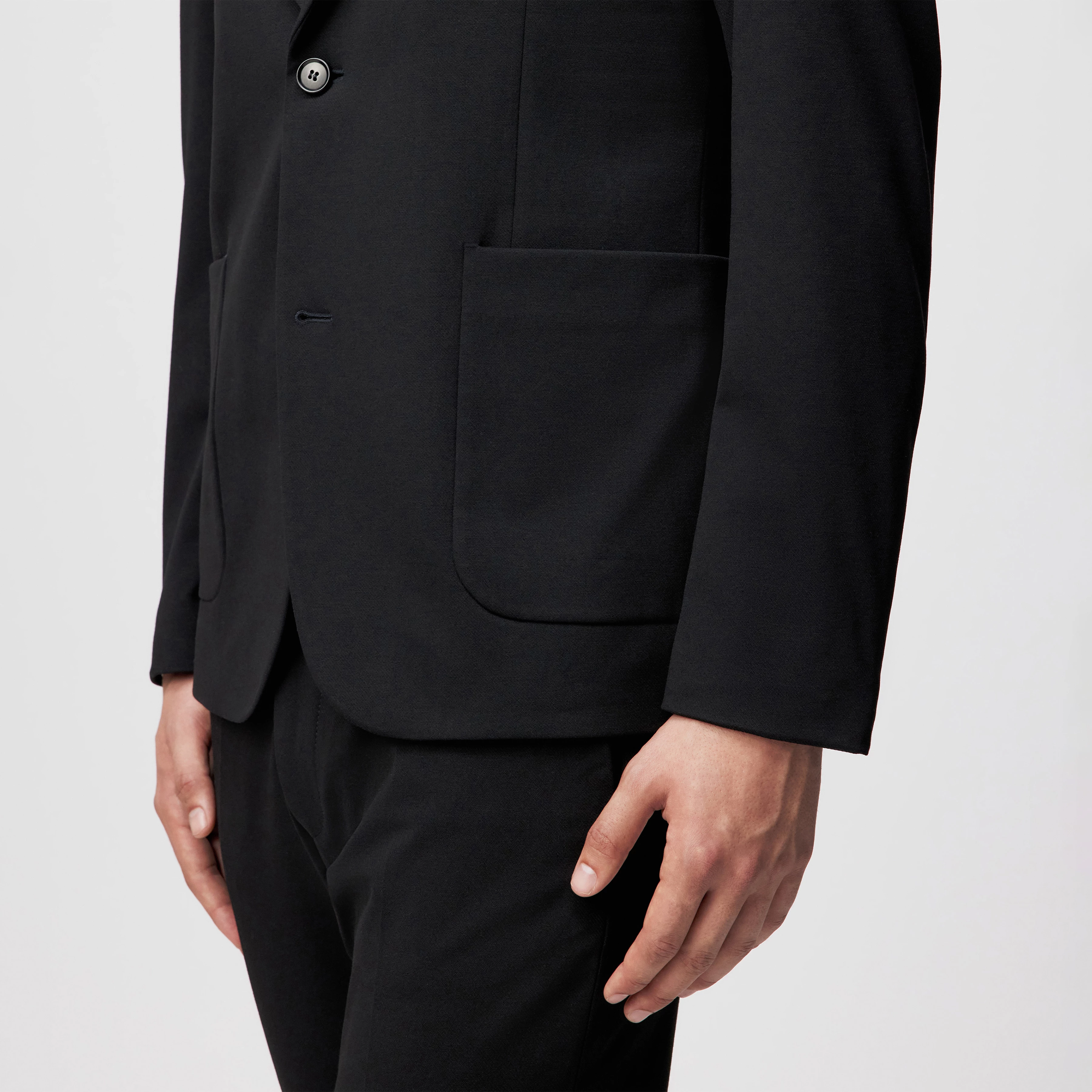 MARLS - Einreihiges Sakko in Nylon-Jersey - Herren - schwarz - Detailansicht am Model