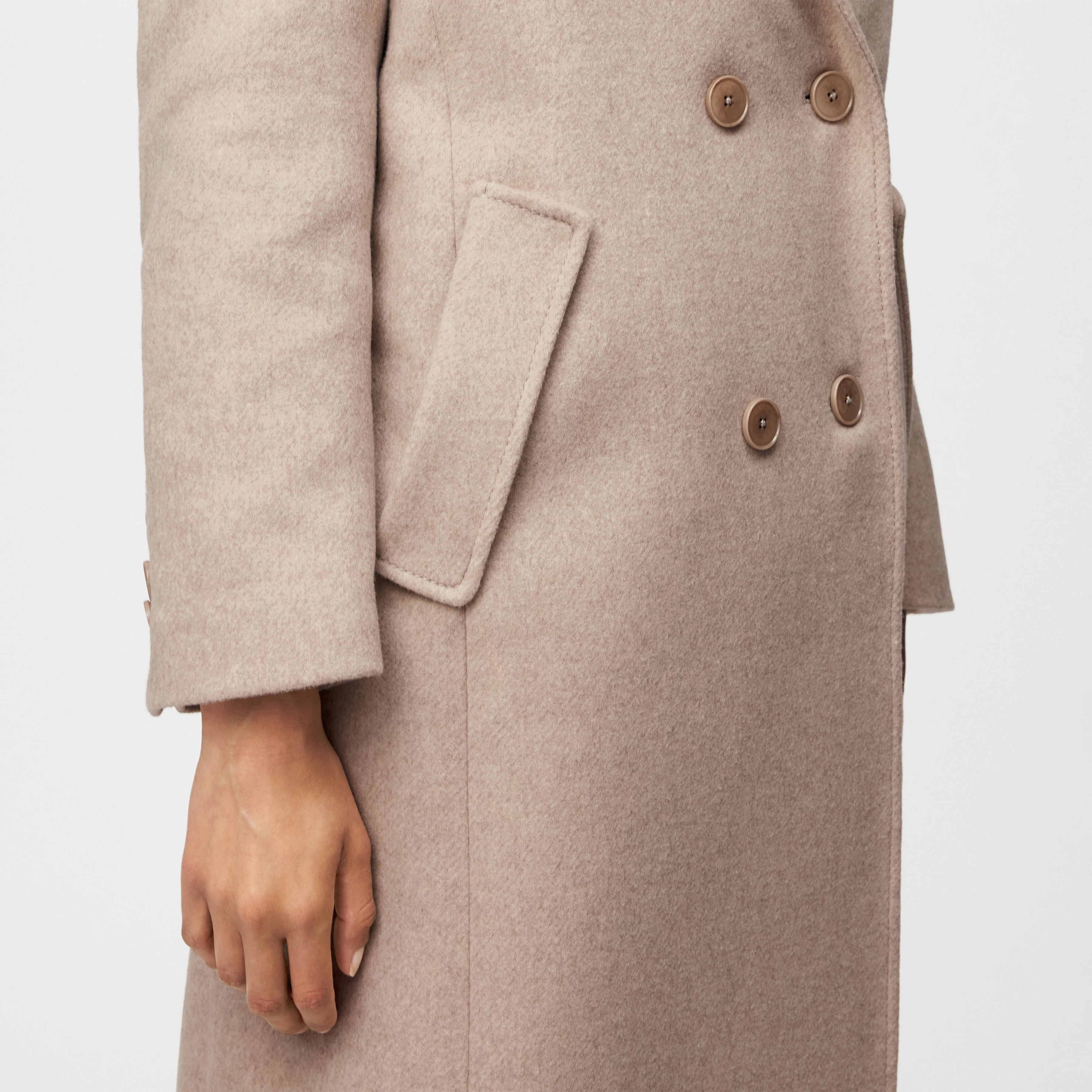 BRAMCOTE - Klassischer Blazermantel in Flanell - Damen - beige - Detailansicht am Model