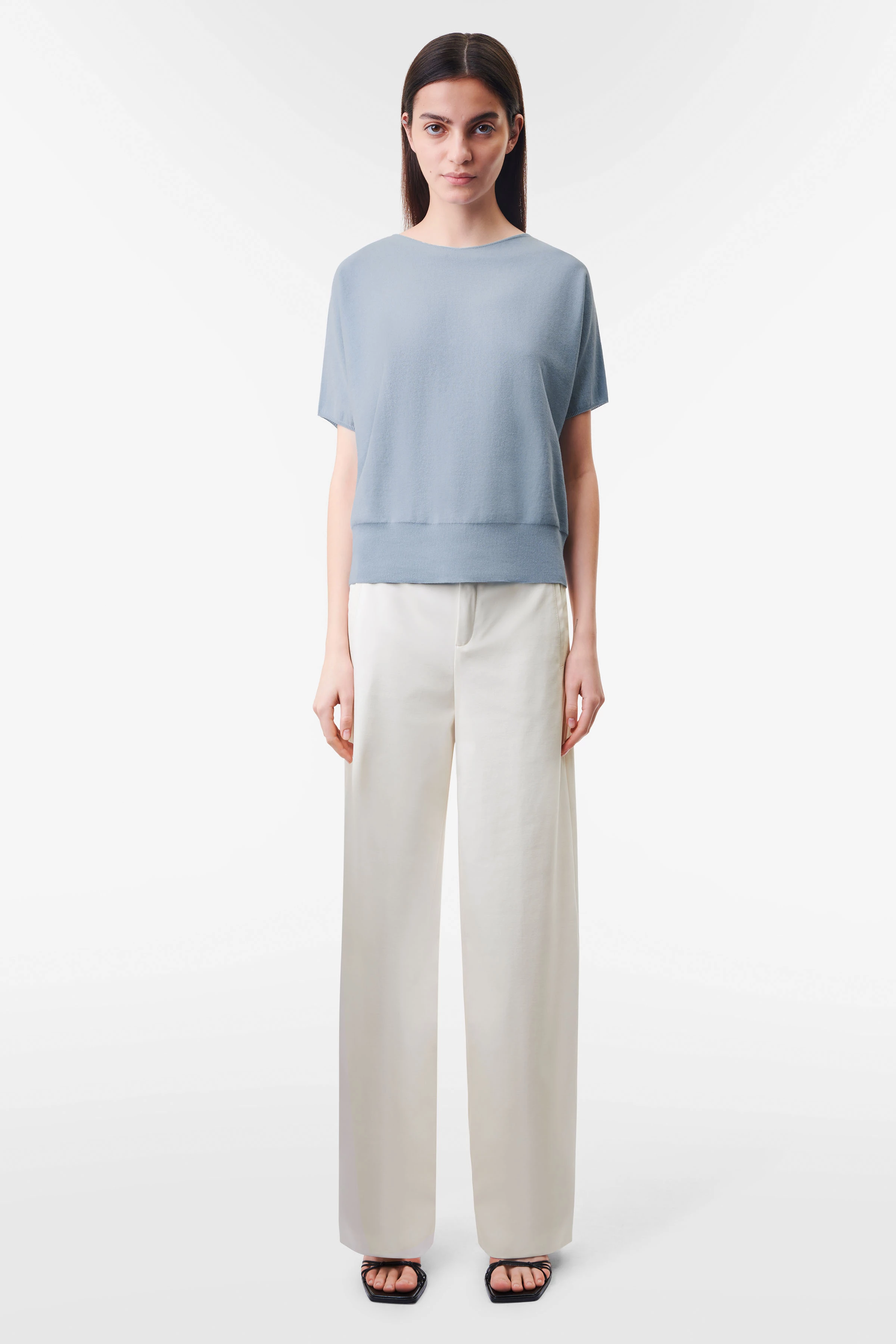 SOMELI - knitted t-shirt in cotton crepe - women - blue - Ganzkörper-Frontansicht