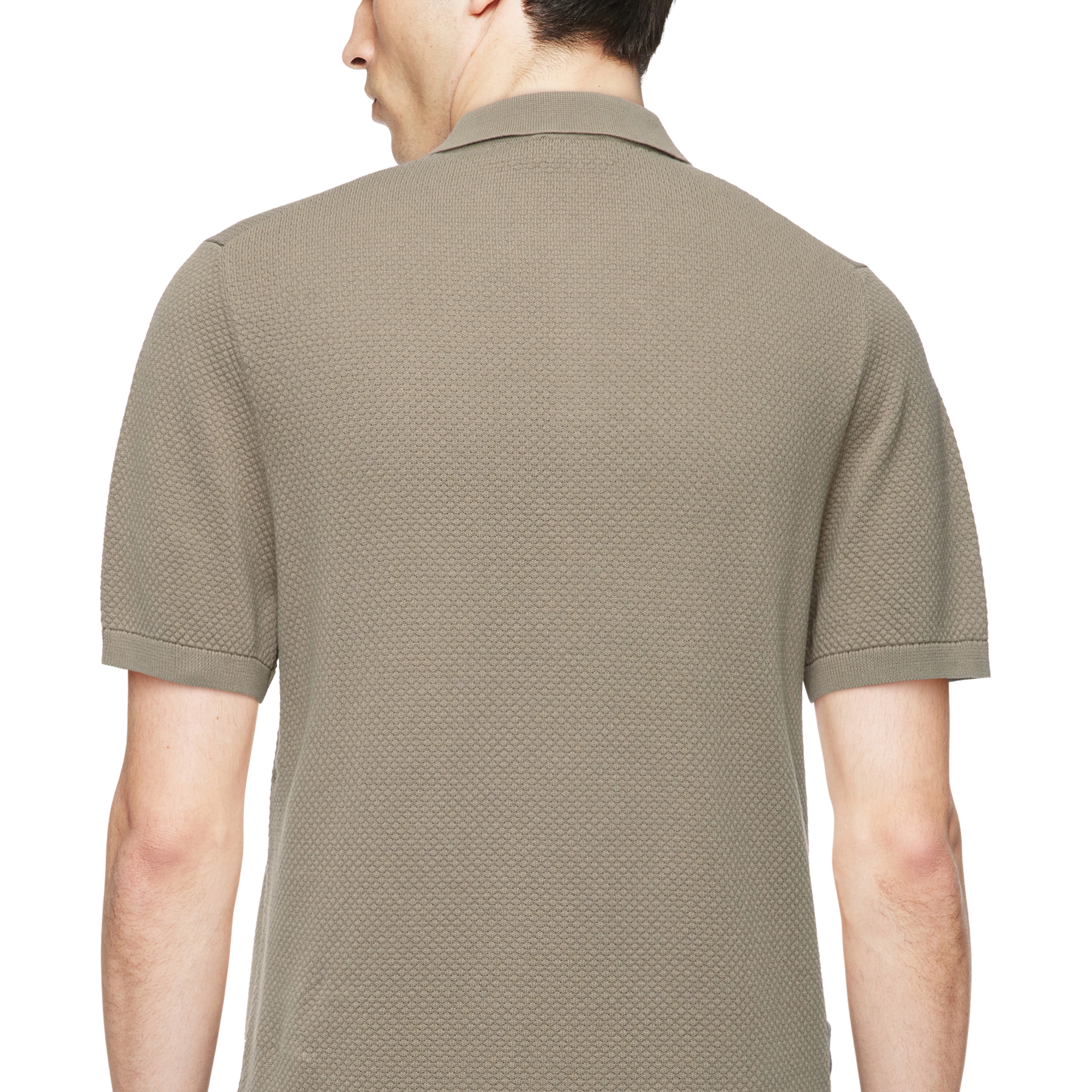 TRITON - Polo-Shirt in Baumwolle - Herren - braun - Detailansicht am Model