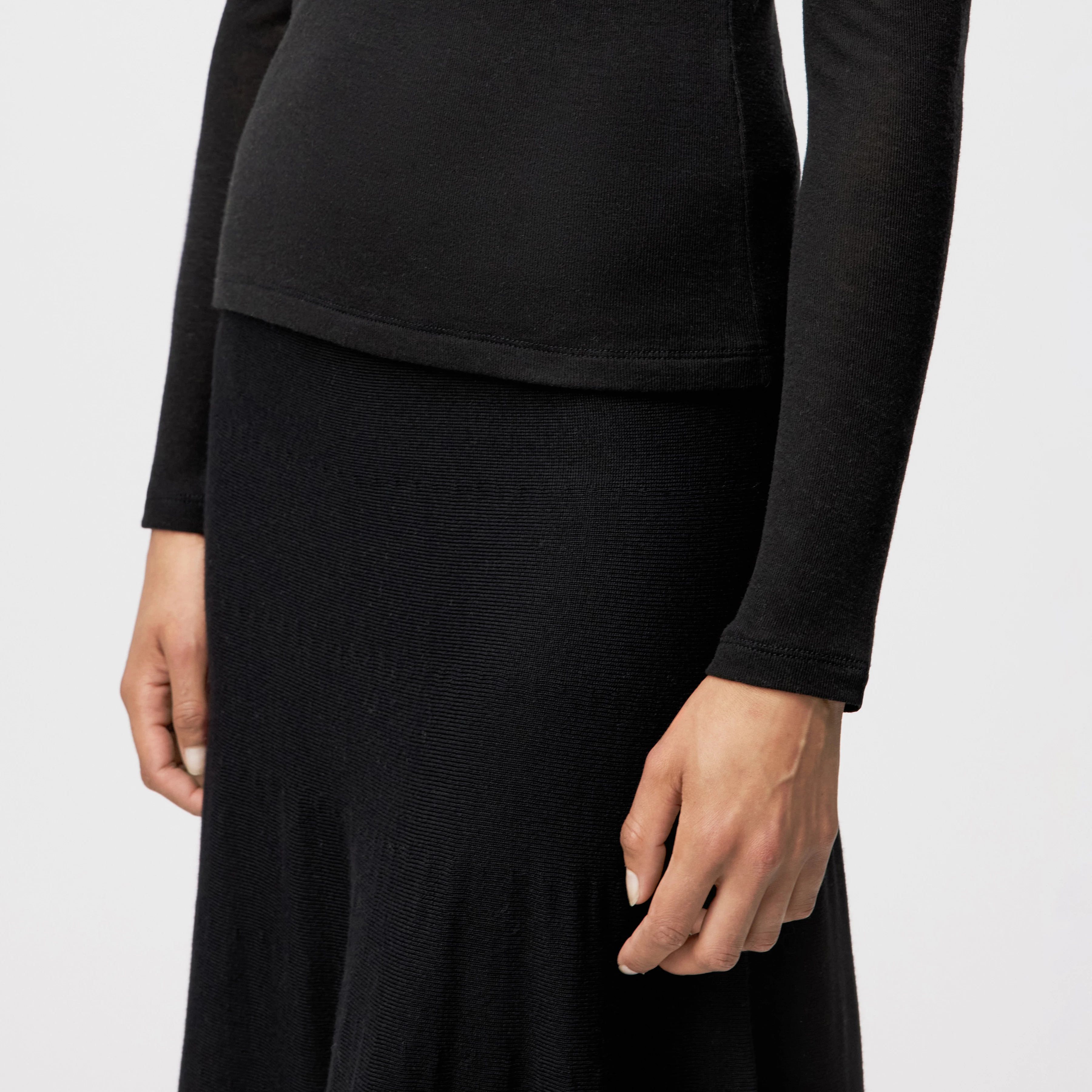 PAVIMA - Long-sleeved top in lyocell-wool blend - women - Natural Aluminium - Detailansicht am Model