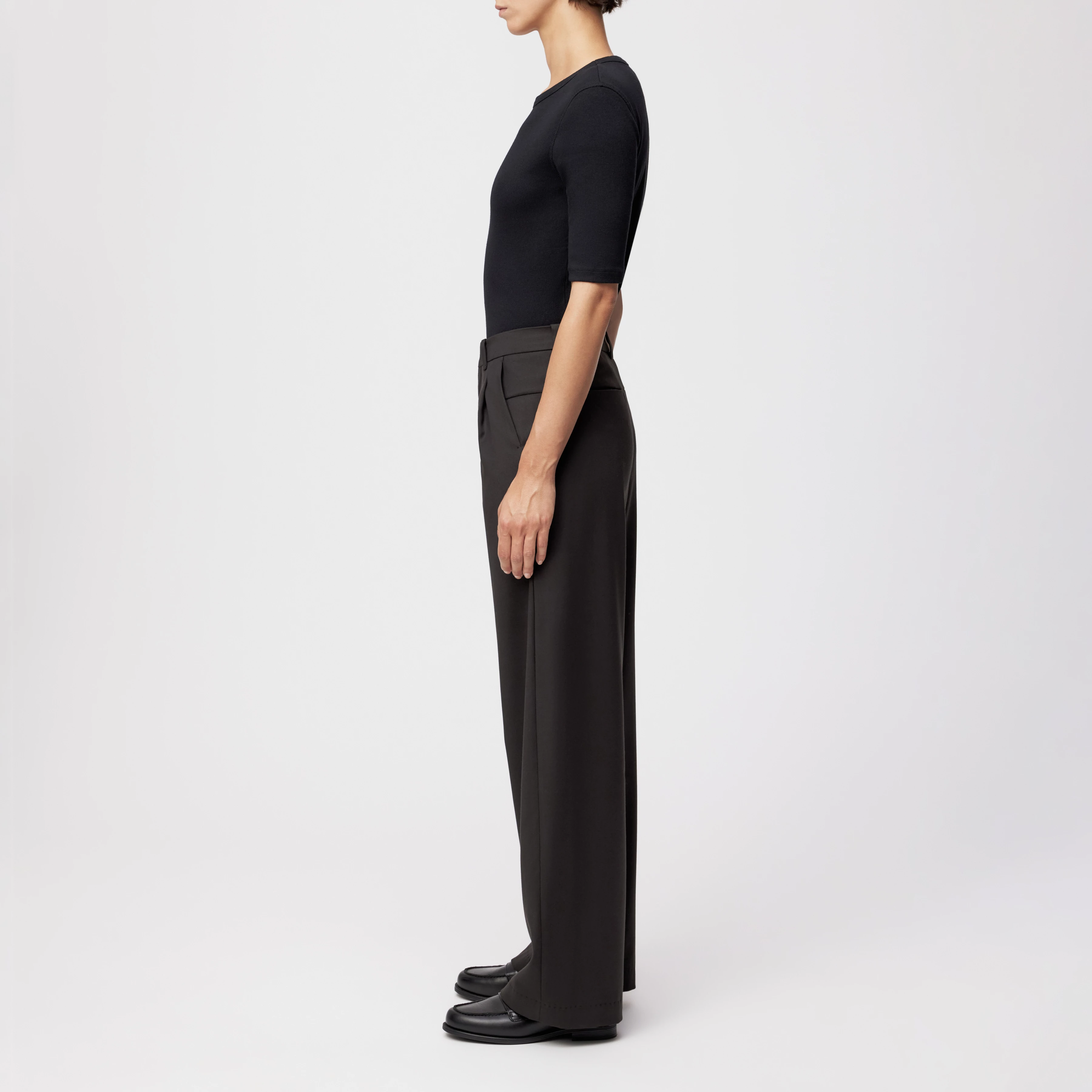 CRAWL - Bundfaltenhose in softem Flanell - Damen - braun - Seitenansicht