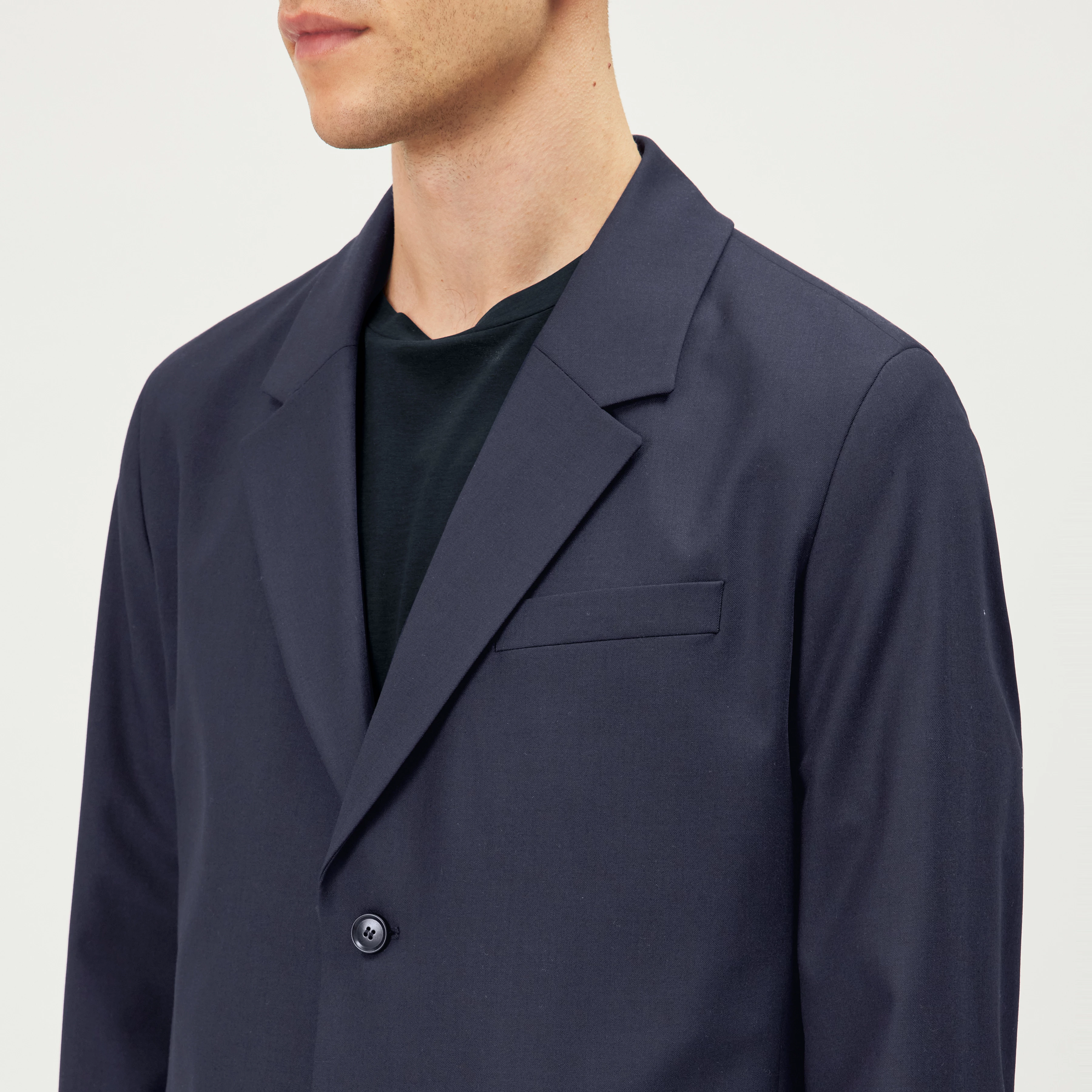 CORAY - Relaxed Fit Blazer in Wool Blend - men - blue - Detailansicht am Model