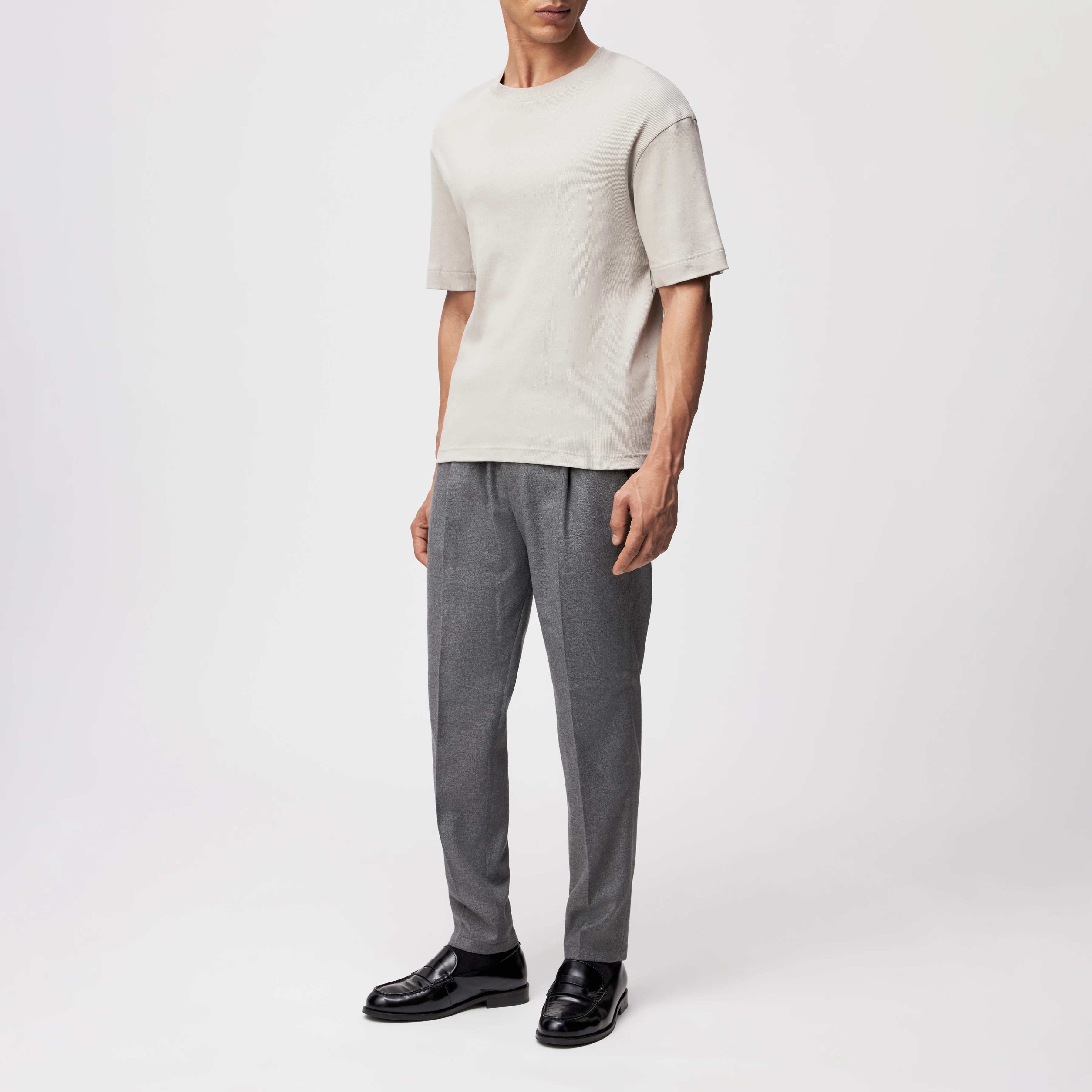 RAPHAEL - T-Shirt in gewaschener Rippe - Herren - grau - Ganzkörper-Frontansicht