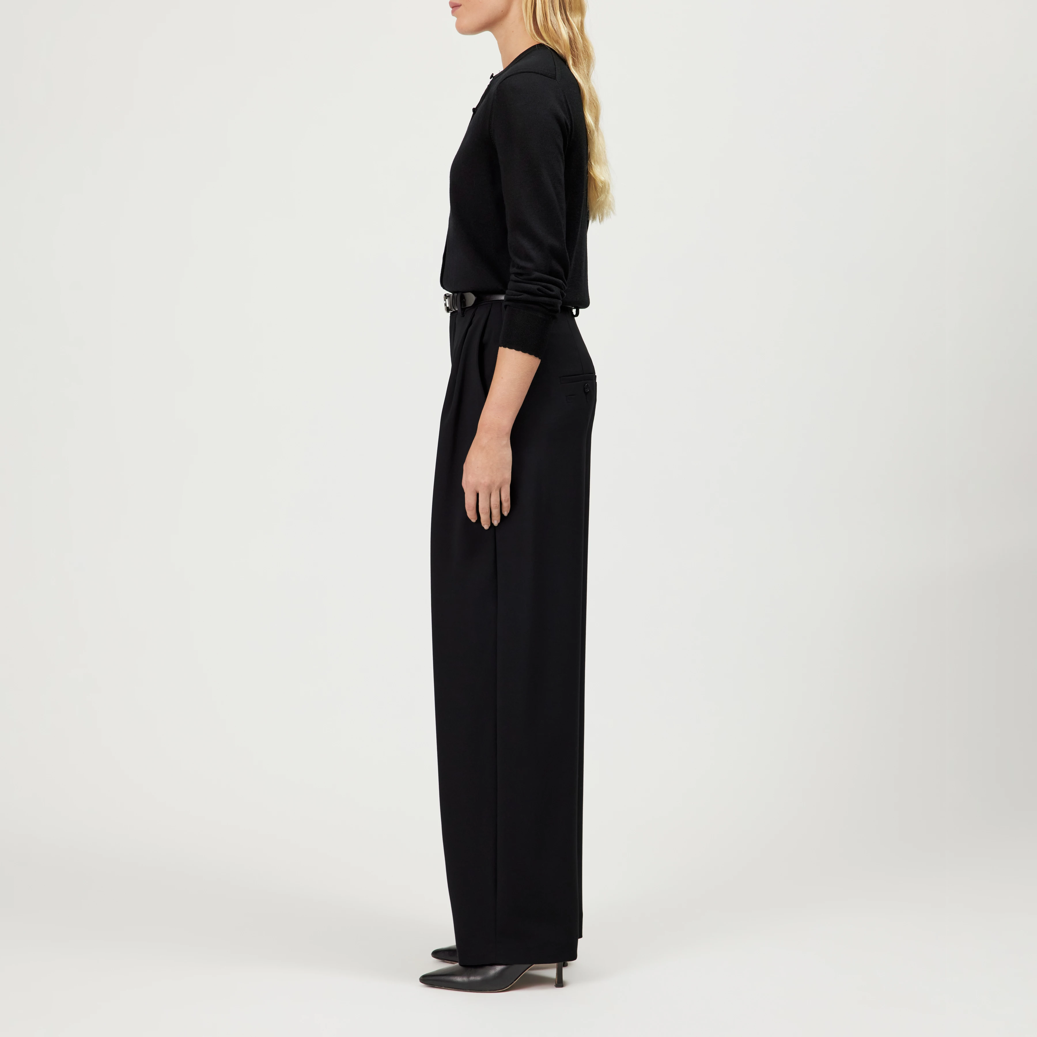 ELICIT - Wide twill pleat trousers - women - black - Seitenansicht