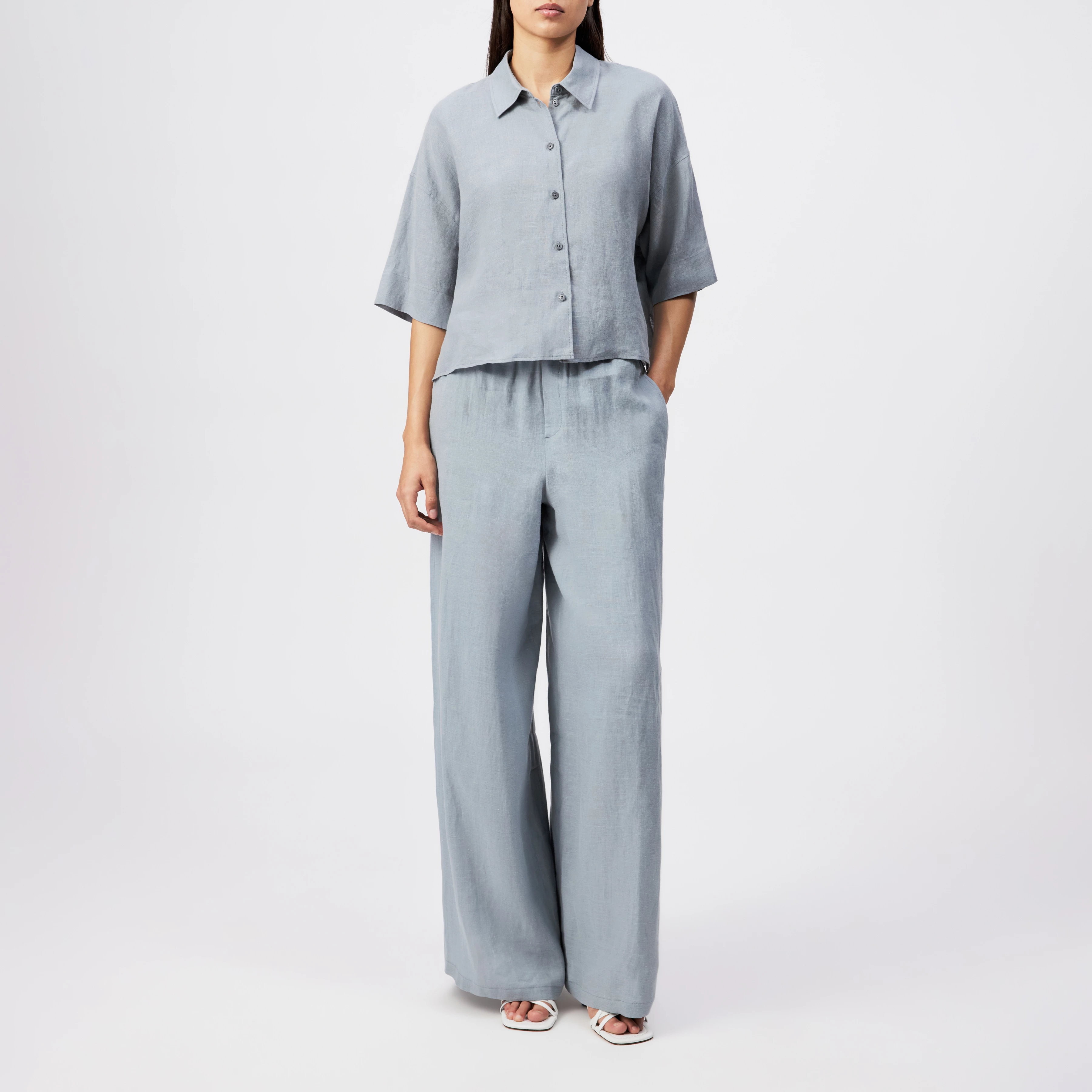 YARIKA - Boxy shirt blouse in linen - women - blue - Ganzkörper-Frontansicht