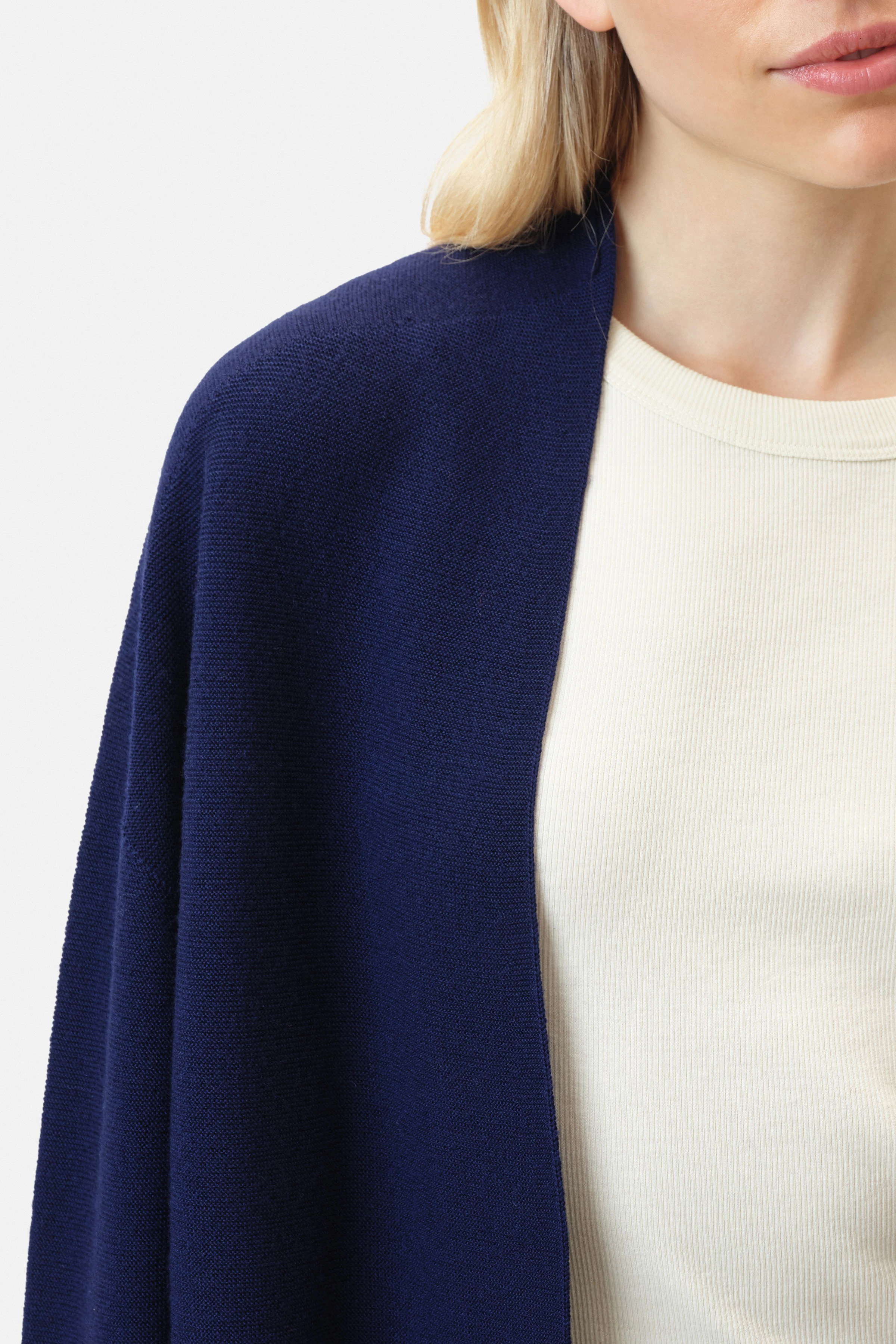 MIRALA - Strickjacke in Merinowolle - Damen - blau - Seitenansicht