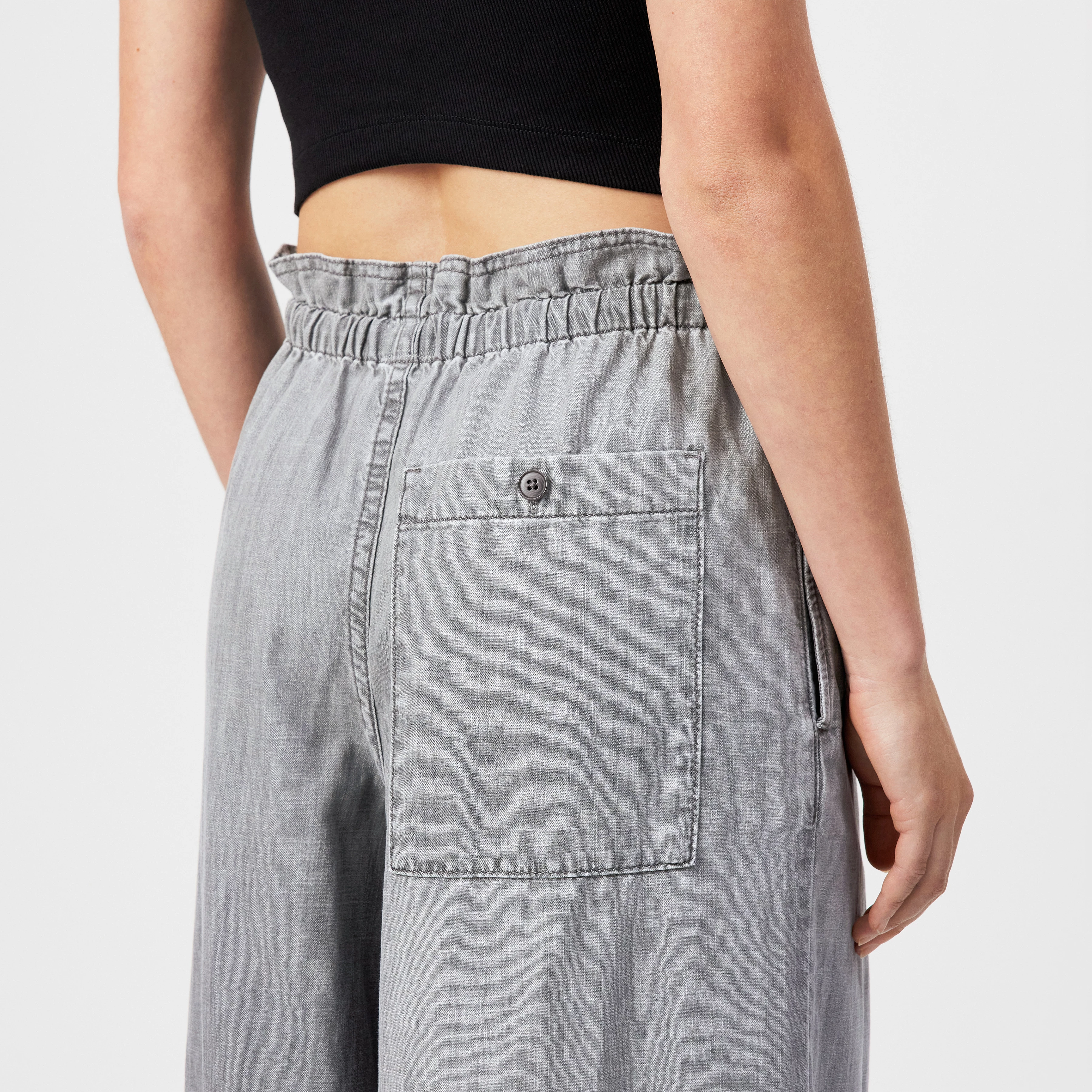 DWINDLE - Paperbag denim trousers in pure cotton - women - grey - Detailansicht am Model