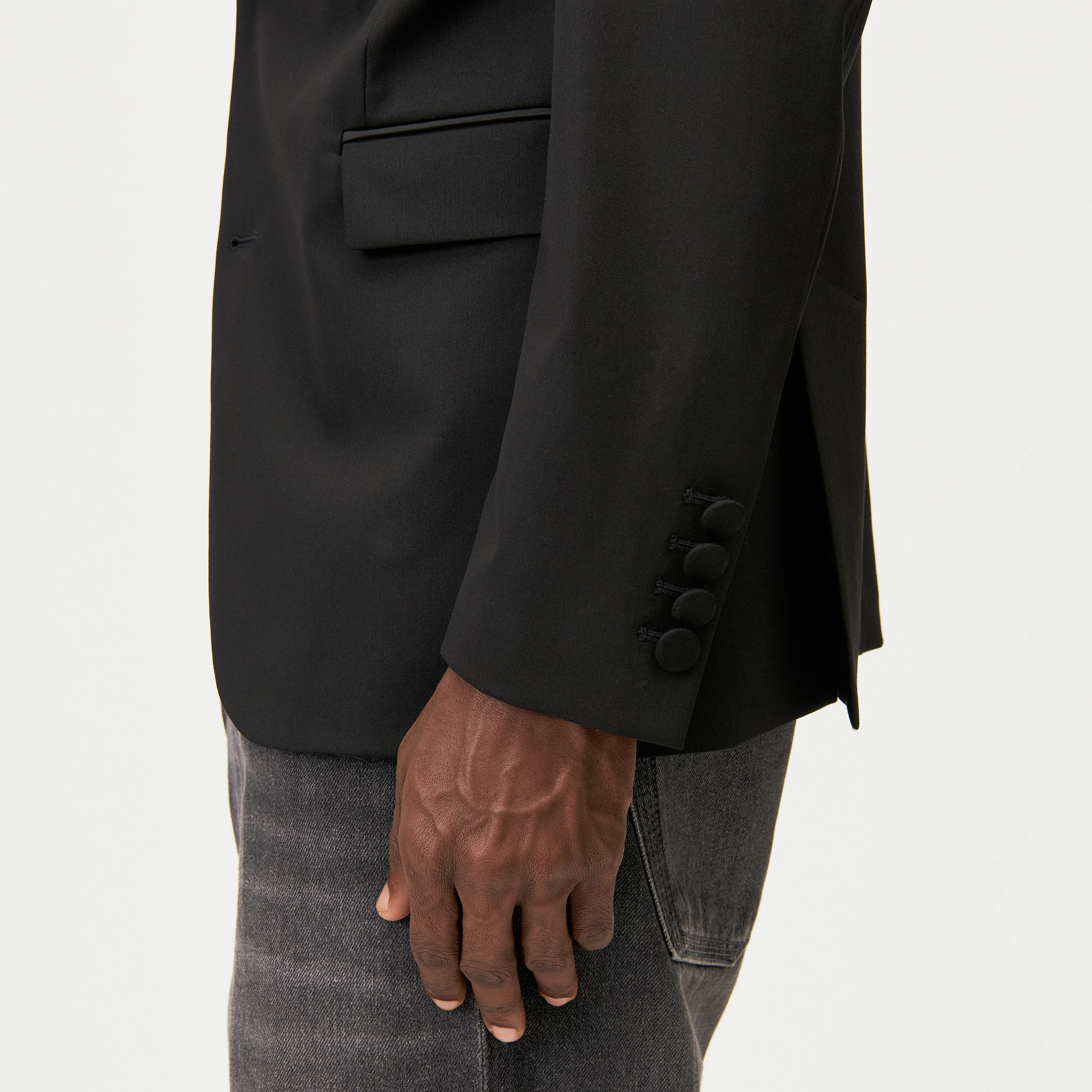 JACATO - Dinner jacket with satin lapels - men - black - Detailansicht am Model