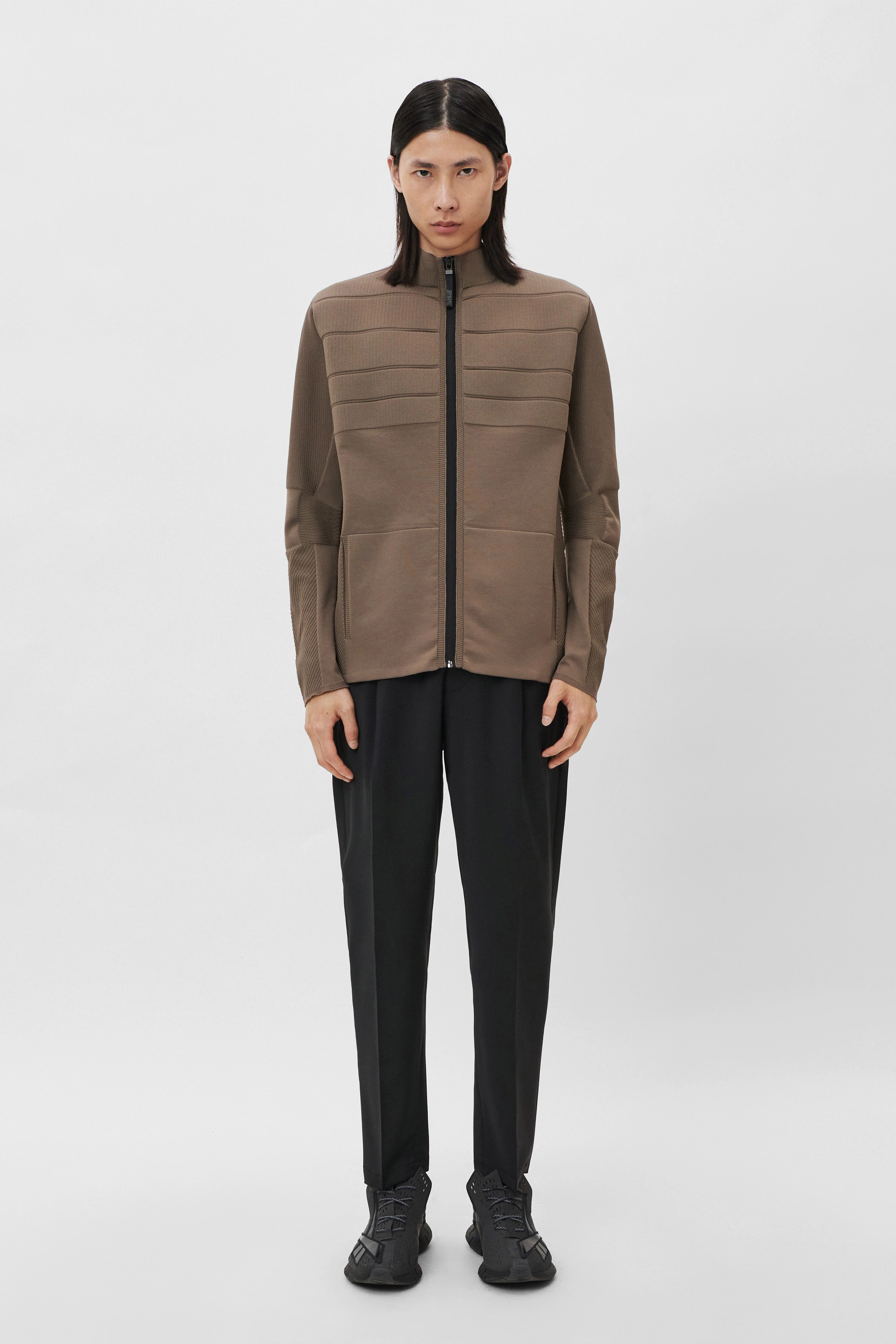 BRAXTEN - sporty zip jacket in lightweight material - men - brown - Ganzkörper-Frontansicht