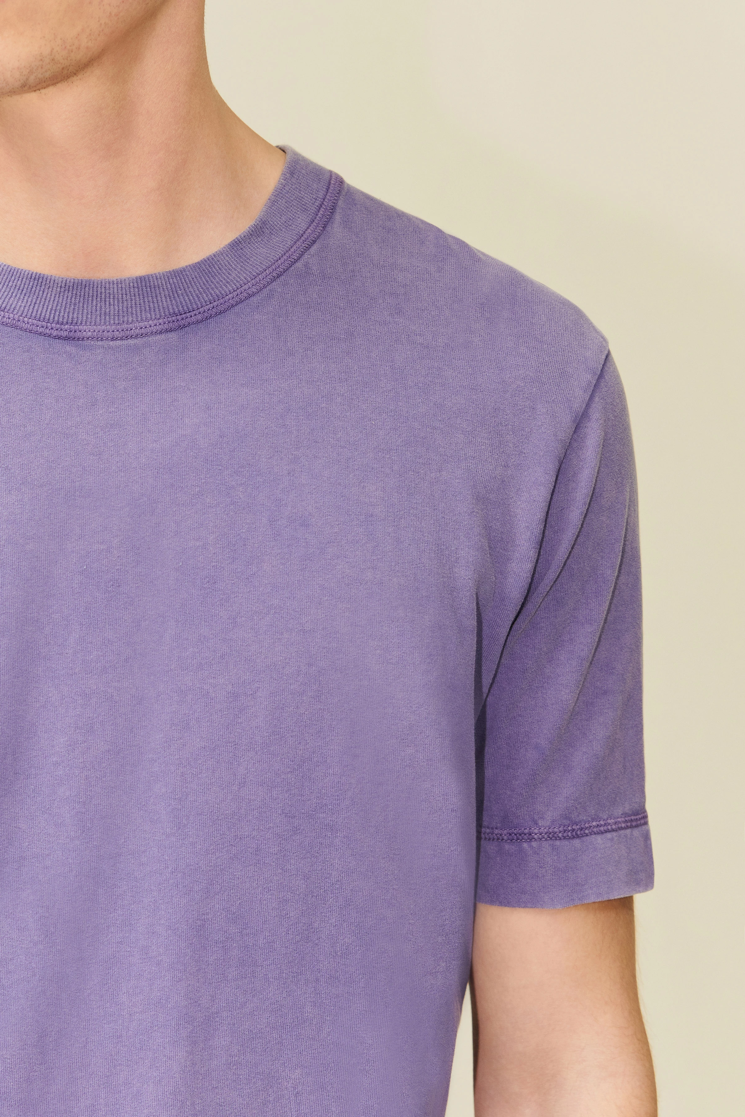 RAPHAEL - T-shirt in soft jersey - men - purple - Seitenansicht