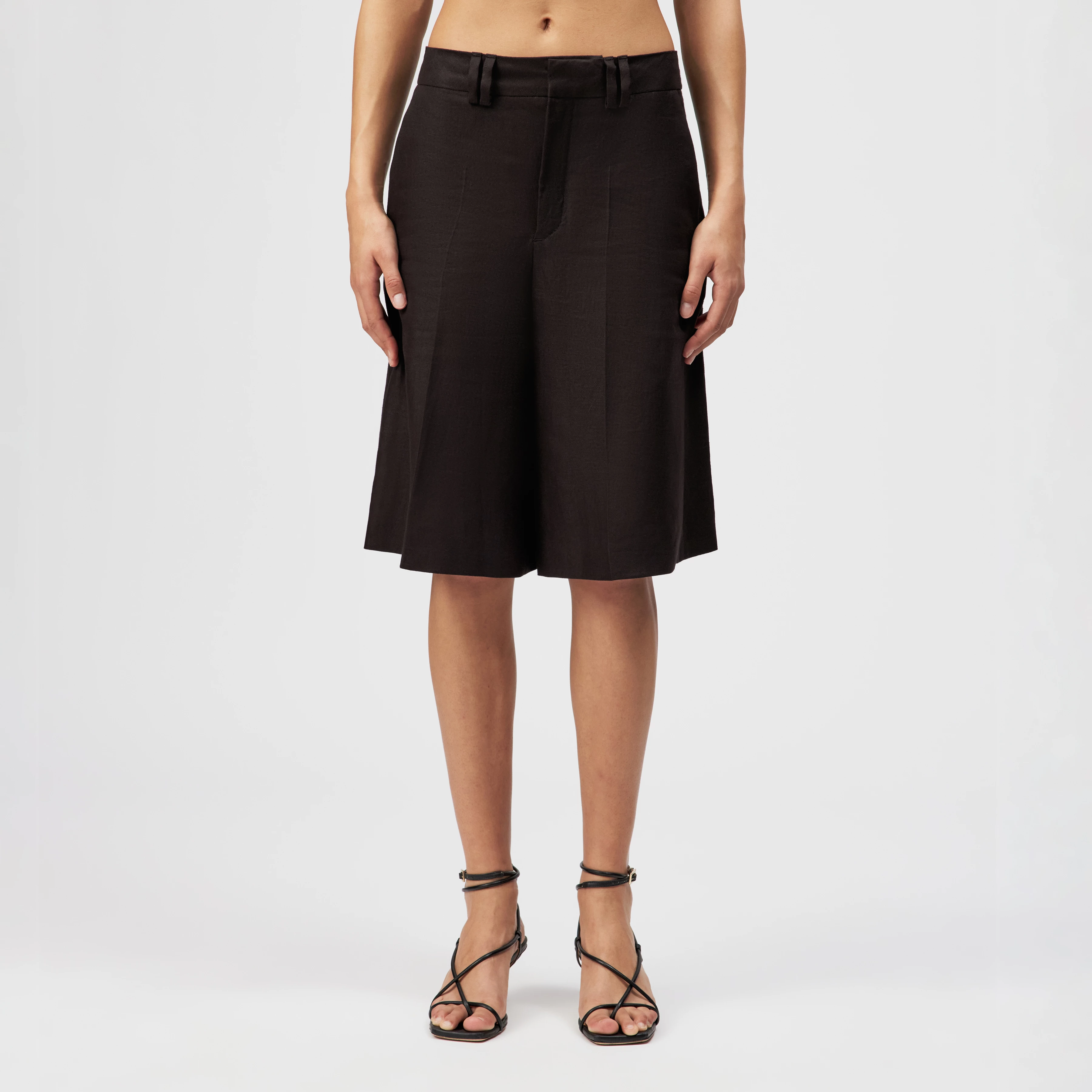 GOVERN - Relaxed Fit Bermuda Shorts in Linen - women - brown - Frontansicht
