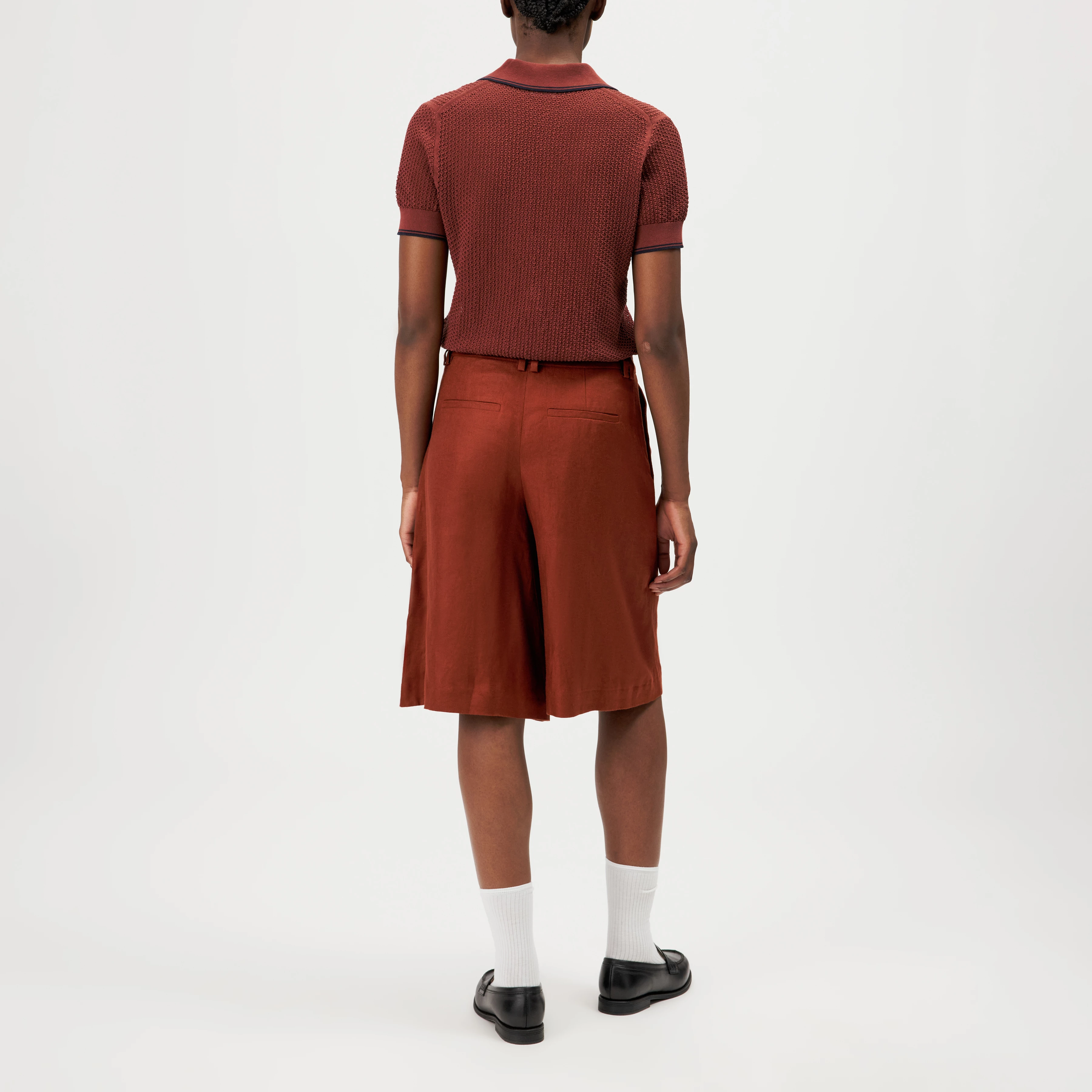 GOVERN - Bermuda coupe décontractée en twill mat - women - rouge - Rückansicht