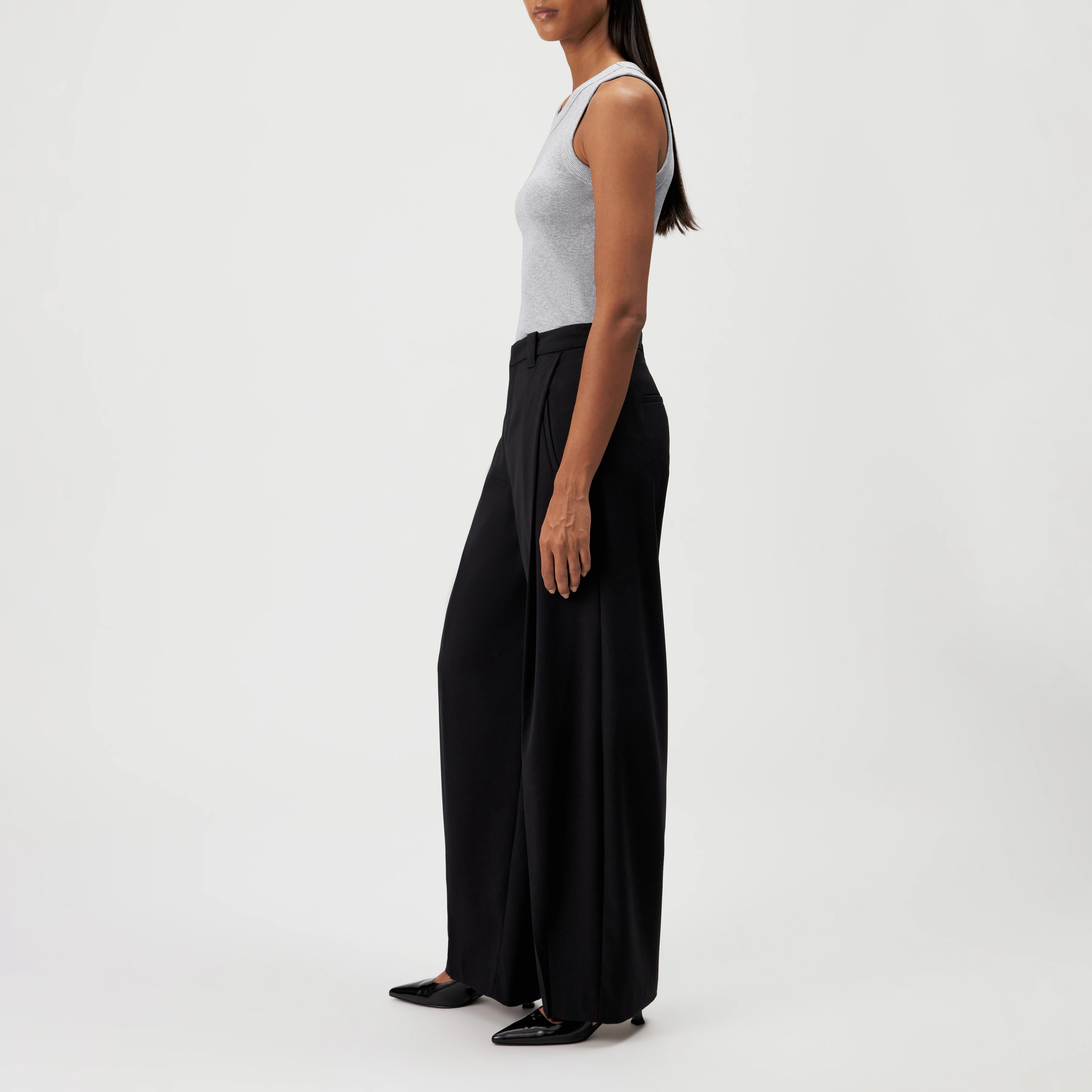 UNPACK_N - Regular fit trousers in twill - women - black - Seitenansicht