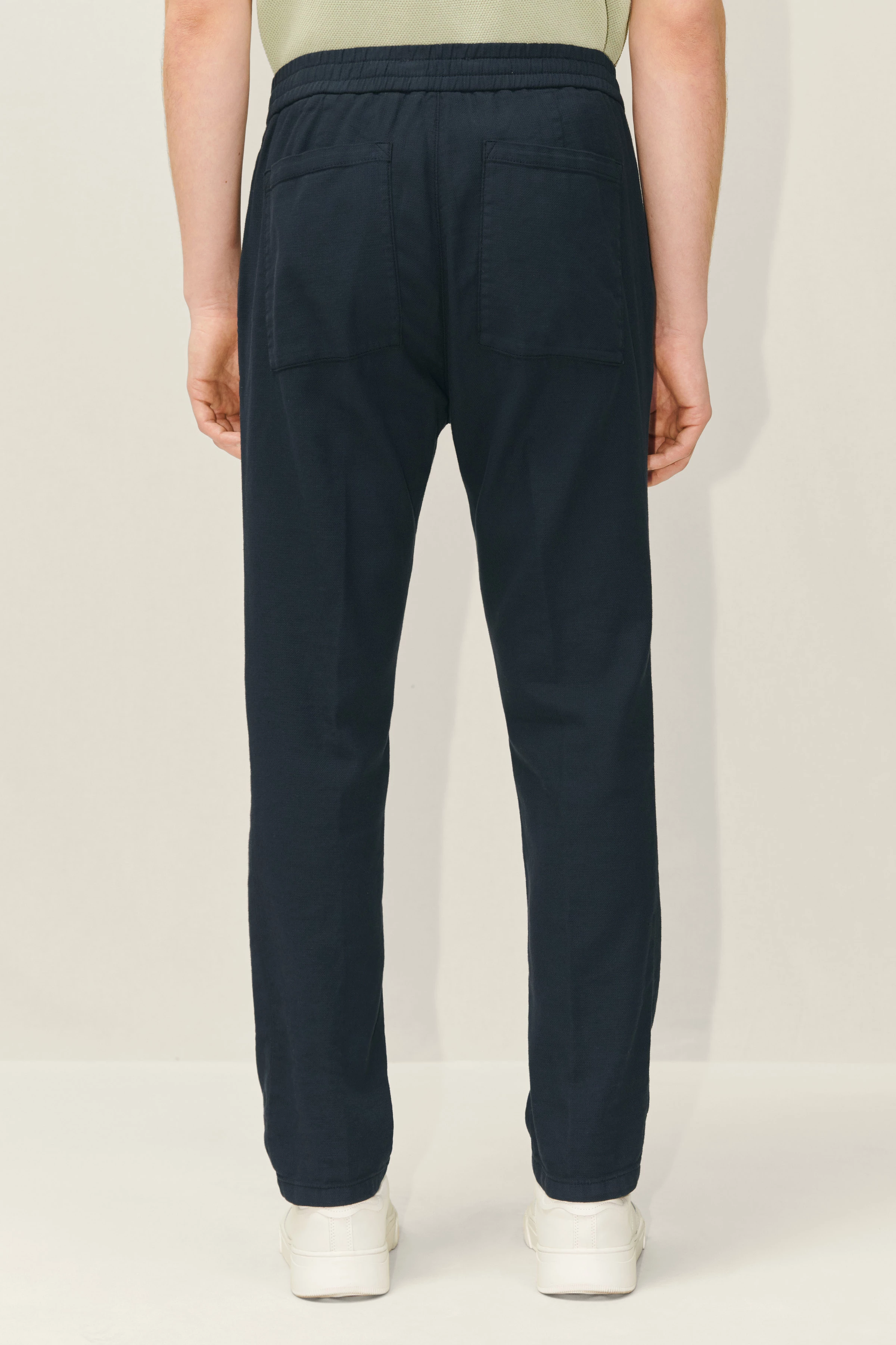PLAIN - loose jogpants in cotton-linen mix - men - blue - Rückansicht