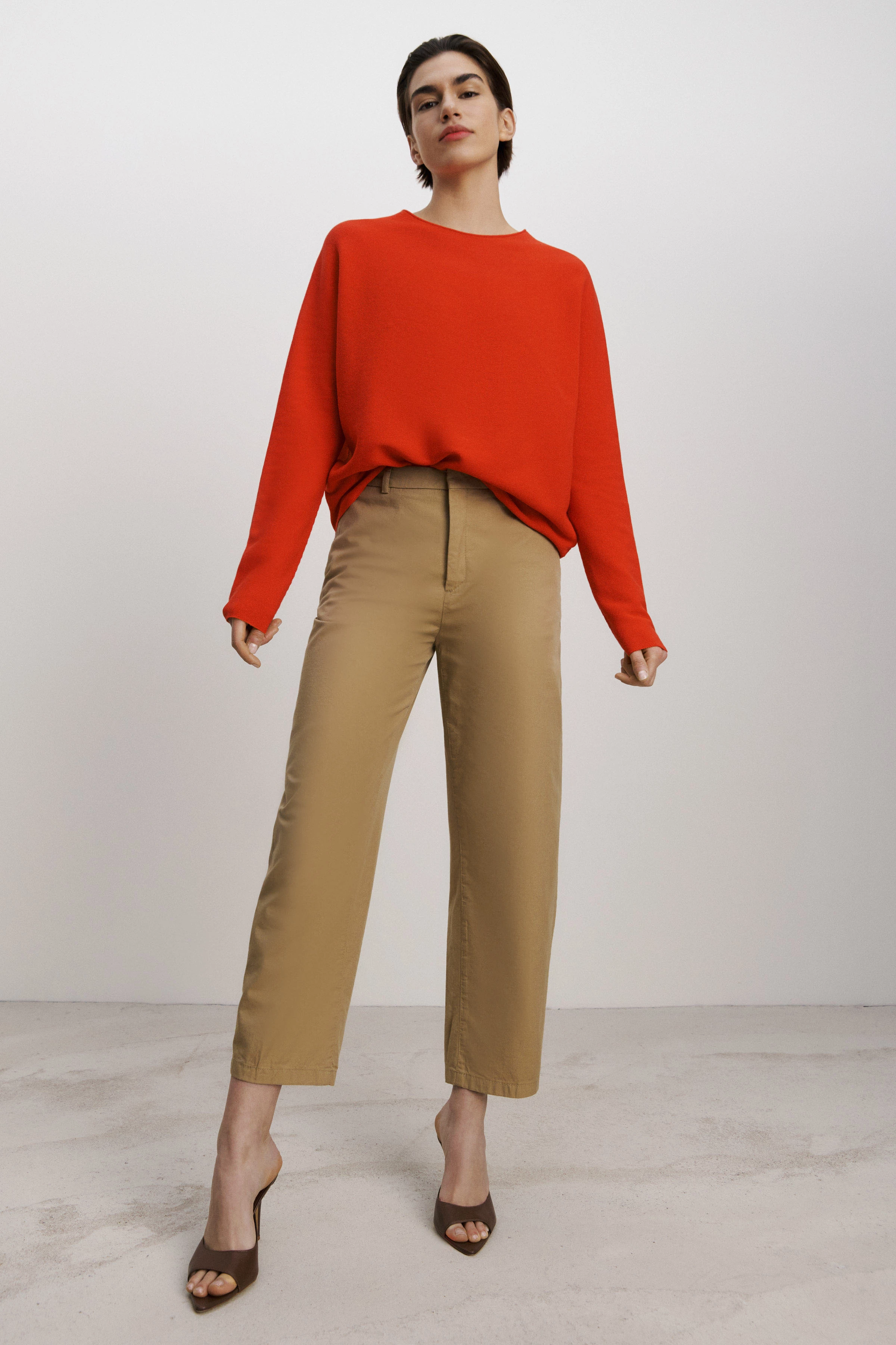 MAILA - Egg-shaped Rundhalspullover - Damen - orange - Ganzkörper-Frontansicht