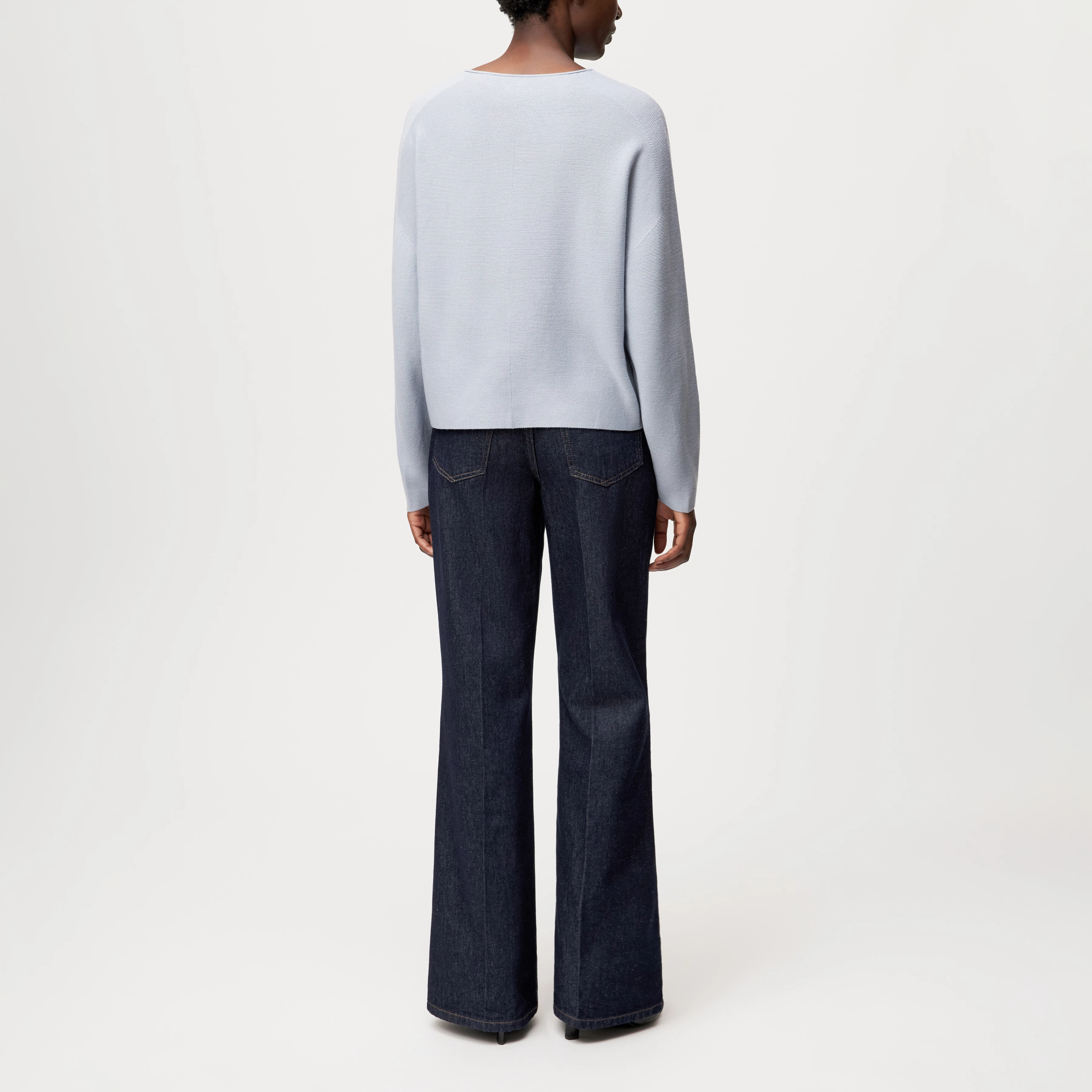 MEAMI - Verkorte Egg-Shape trui in 100% merinowol - dames - blauw - Rückansicht