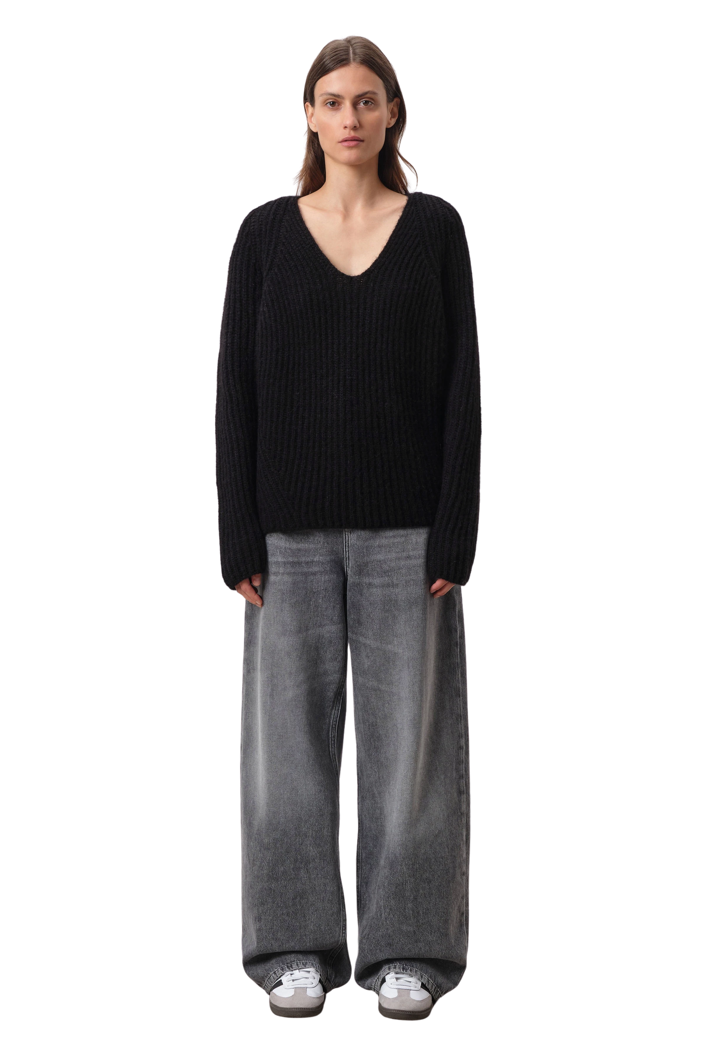 LYNETTE - V-neck knitted jumper in alpaca mix - women - Natural Aluminium - Ganzkörper-Frontansicht