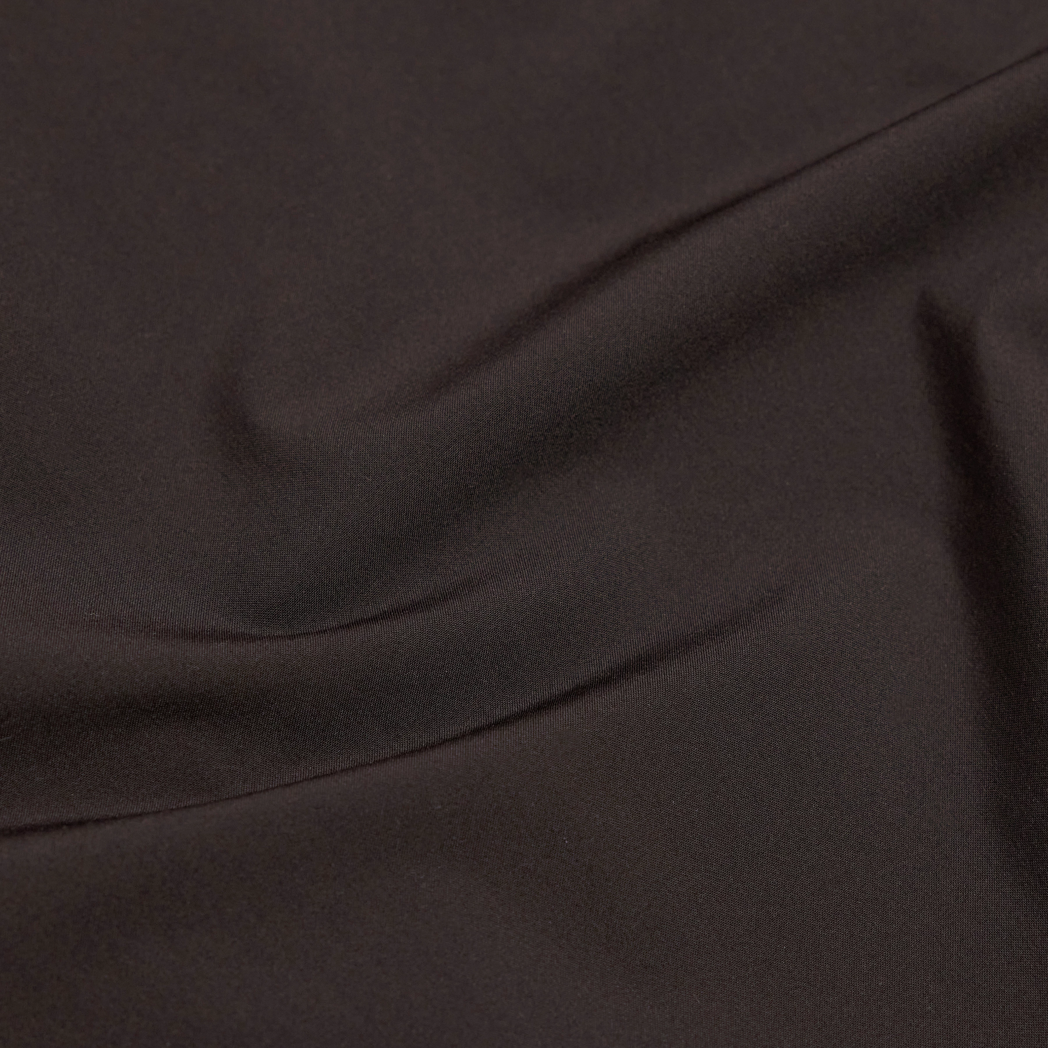 YASAN - Regular fit shorts in techno-crêpe - men - brown - Materialbild (B2C)