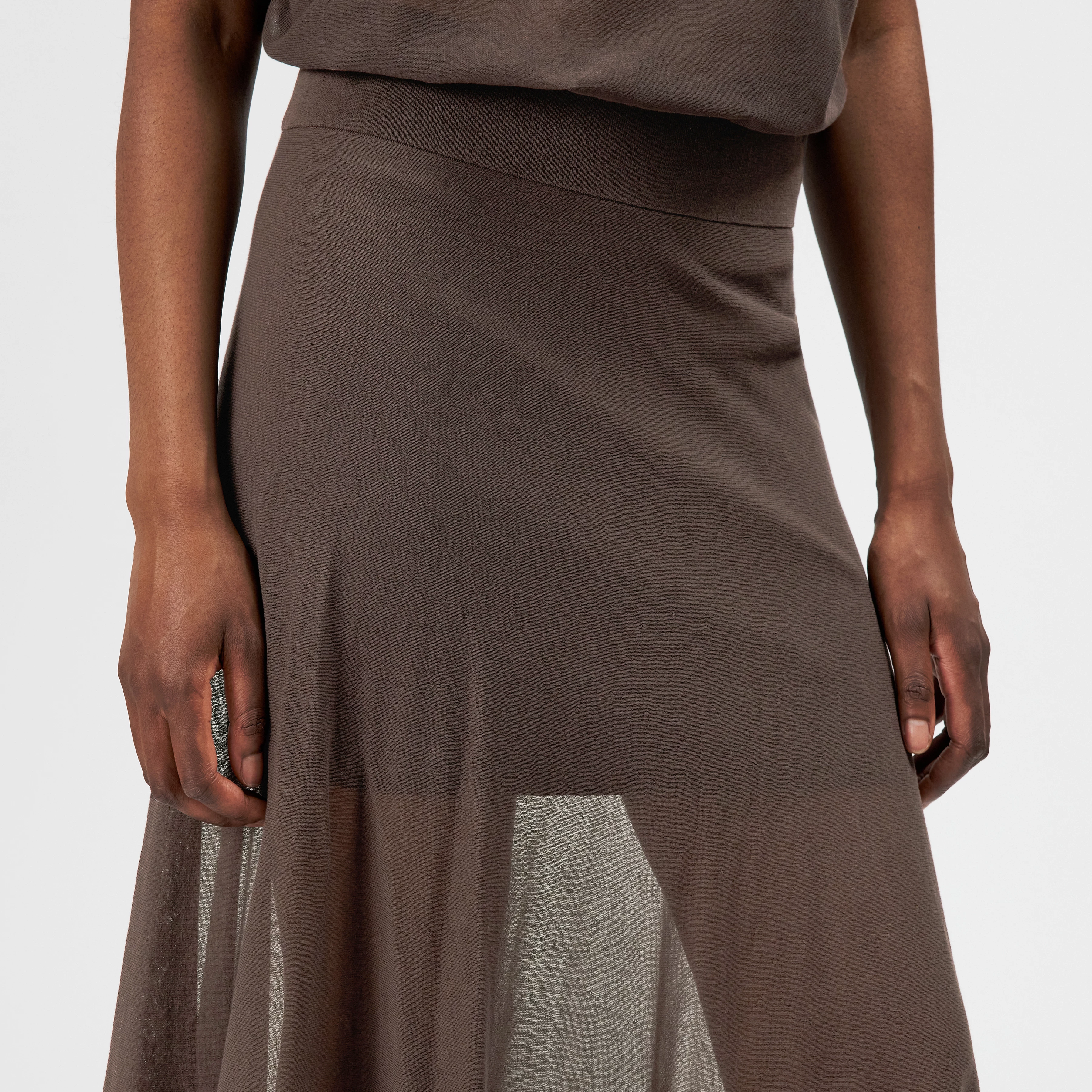 TENSYA_2 - Maxi skirt in fine knit - women - brown - Detailansicht am Model