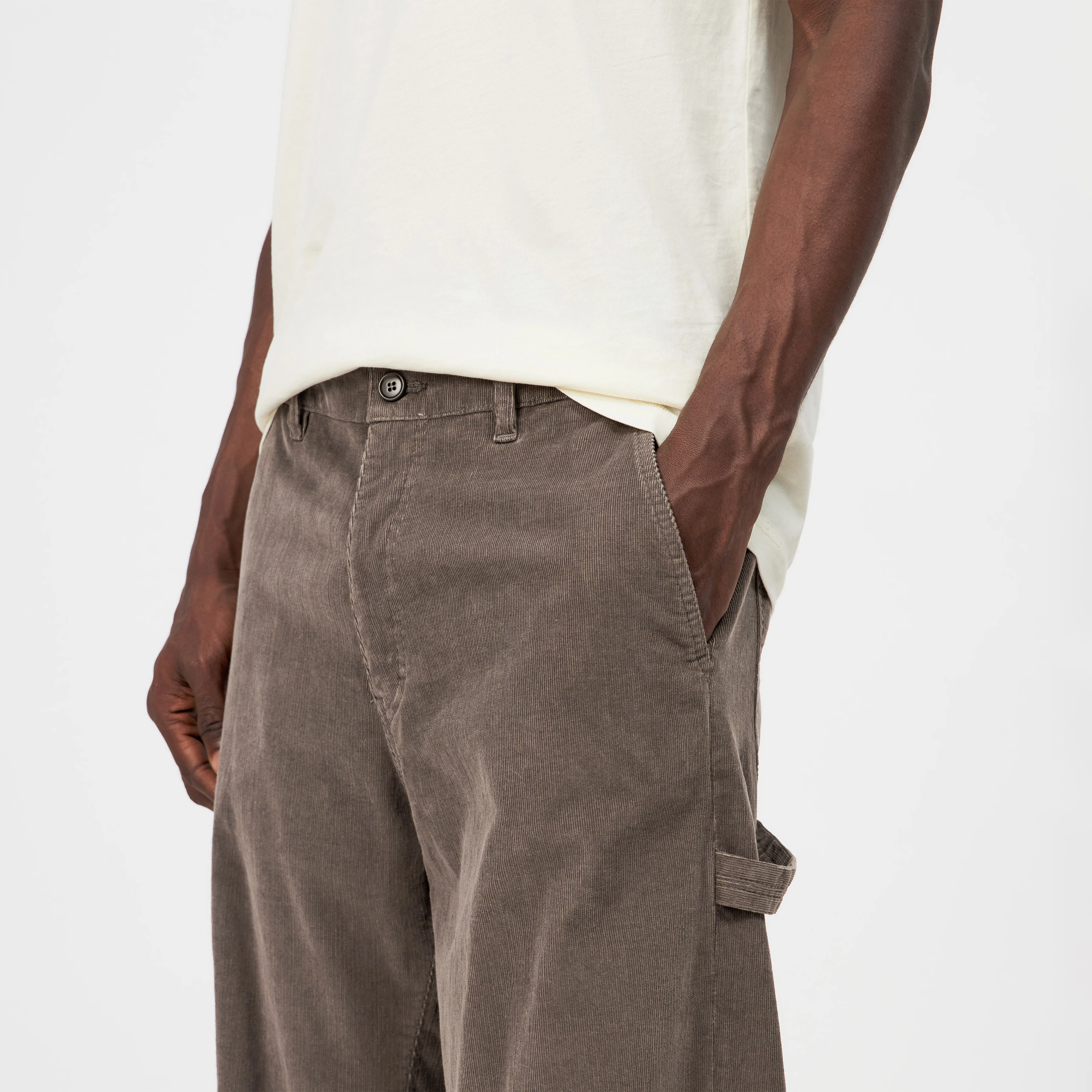 GONAGO - Utility Hose in Cord - Herren - braun - Detailansicht am Model