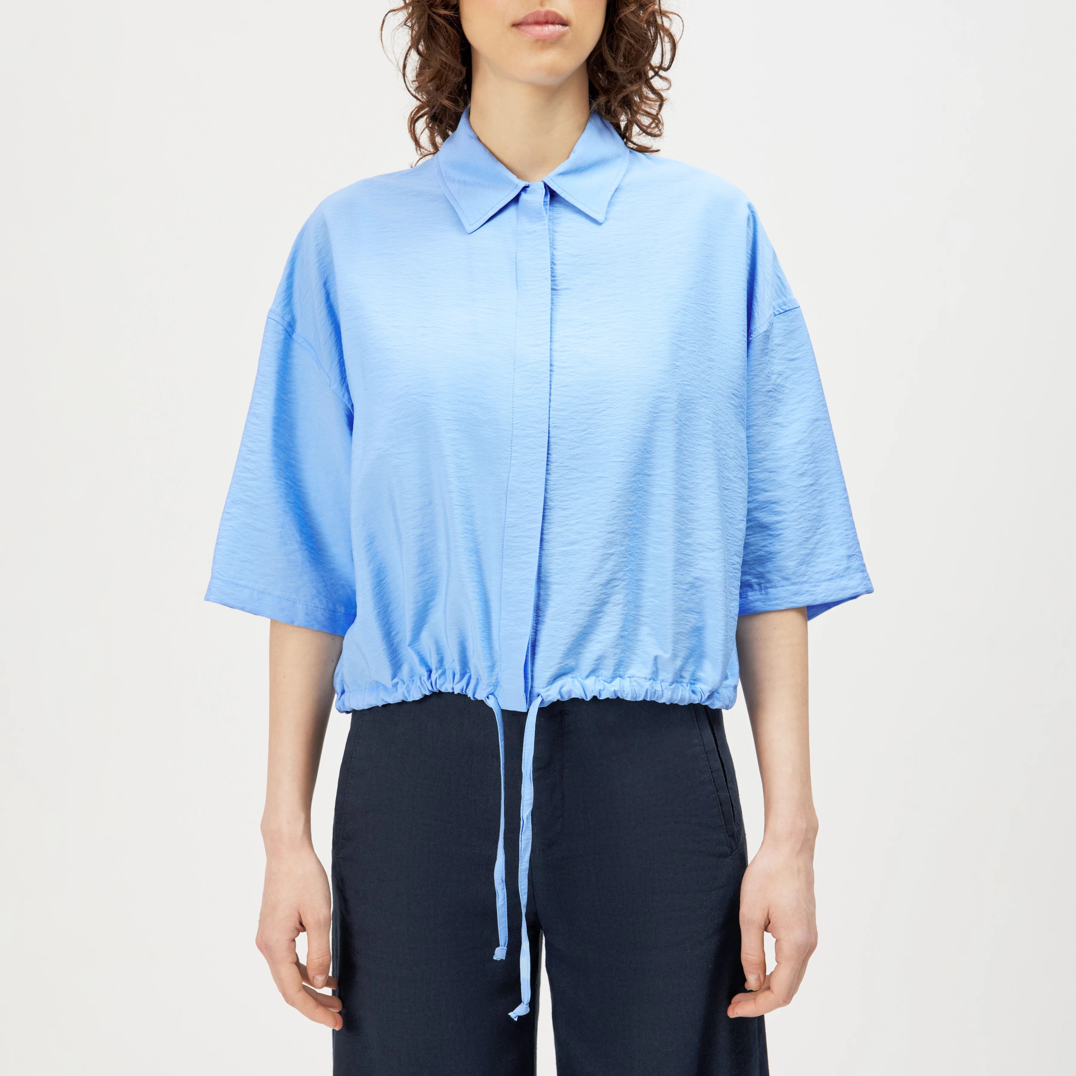 LAINAY - Cropped blouse in flowing viscose - women - blue - Frontansicht