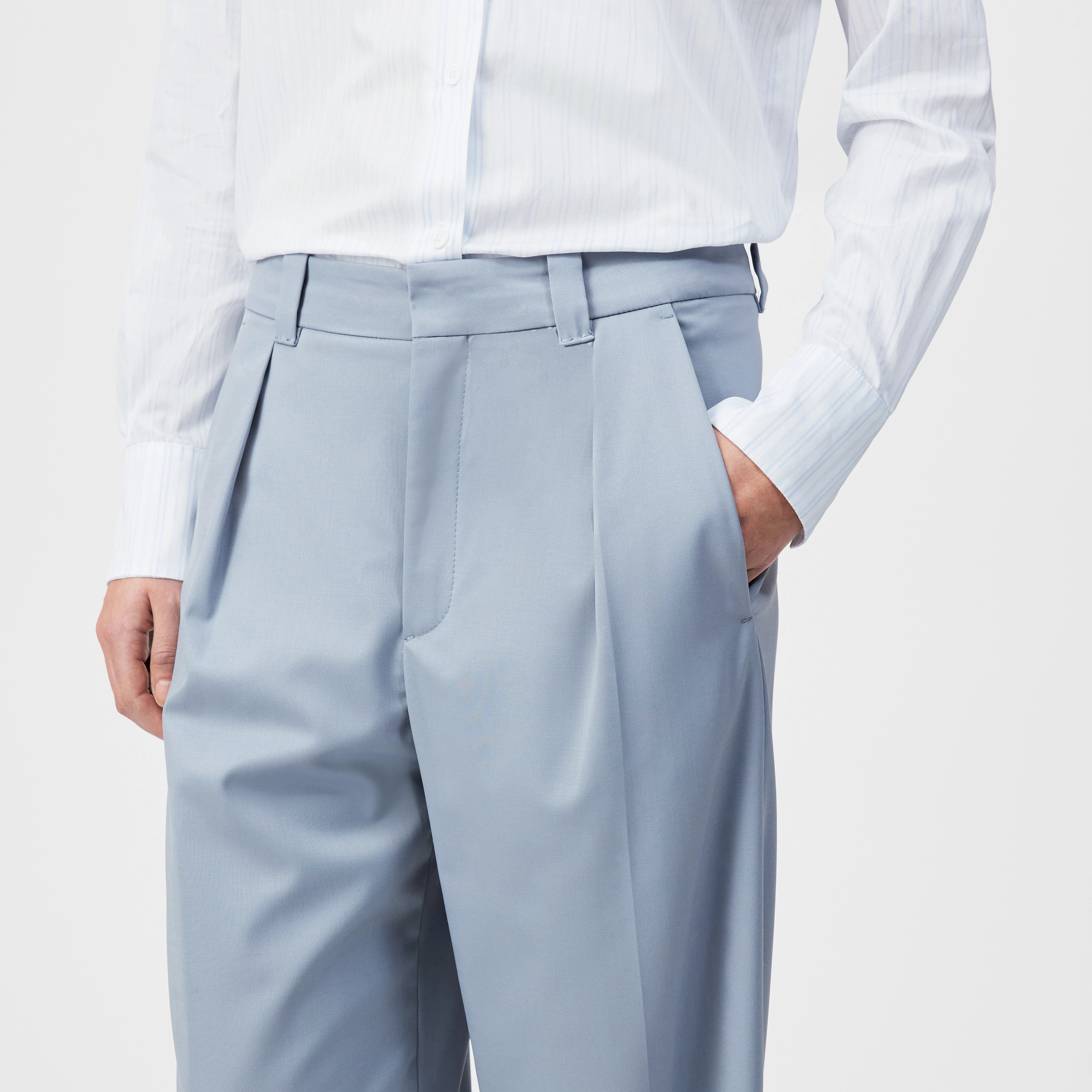 ADUCT - Tailored straight-leg trousers in wool blend - women - blue - Detailansicht am Model