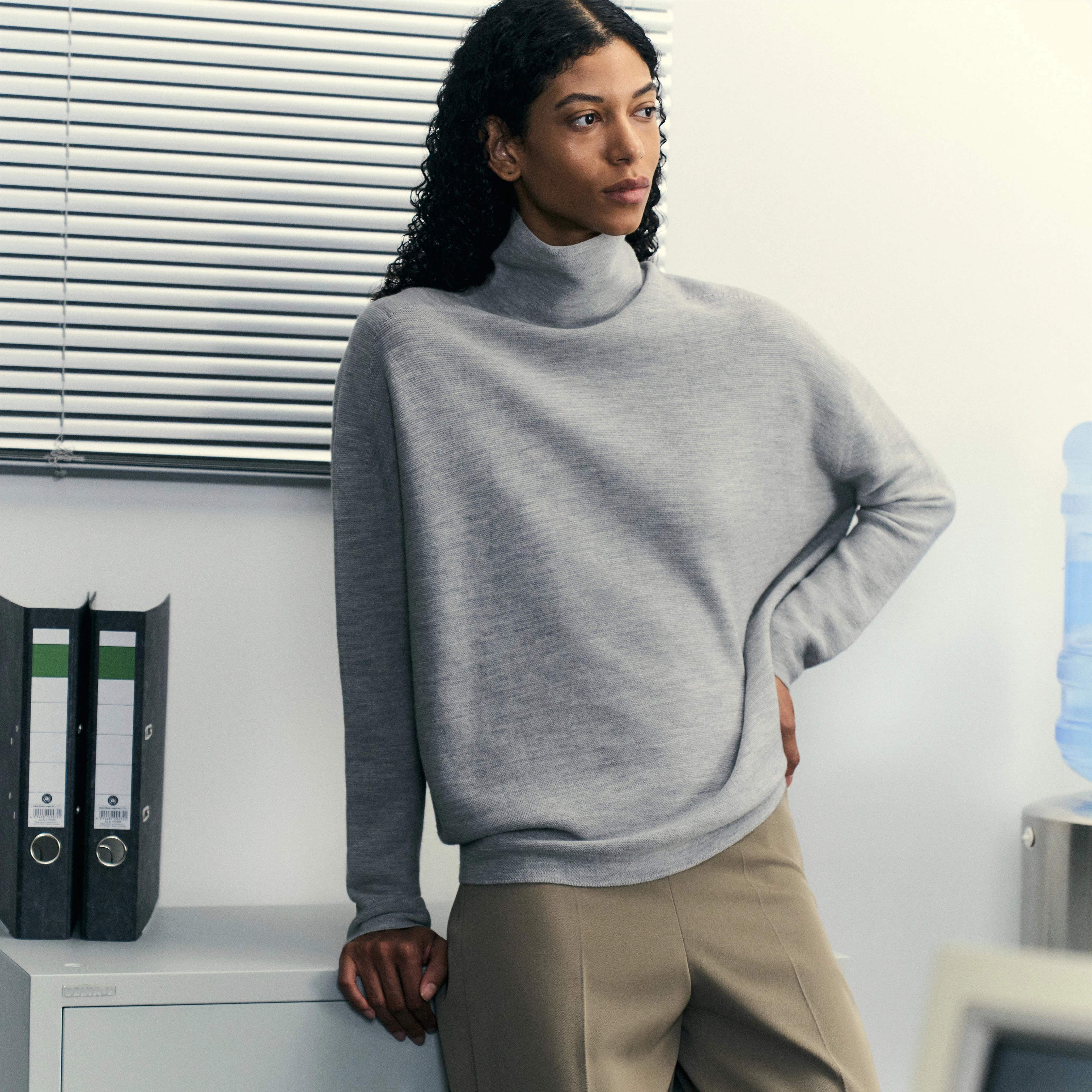 LIORA - Egg-shape turtleneck jumper in 100% merino wool - women - grey