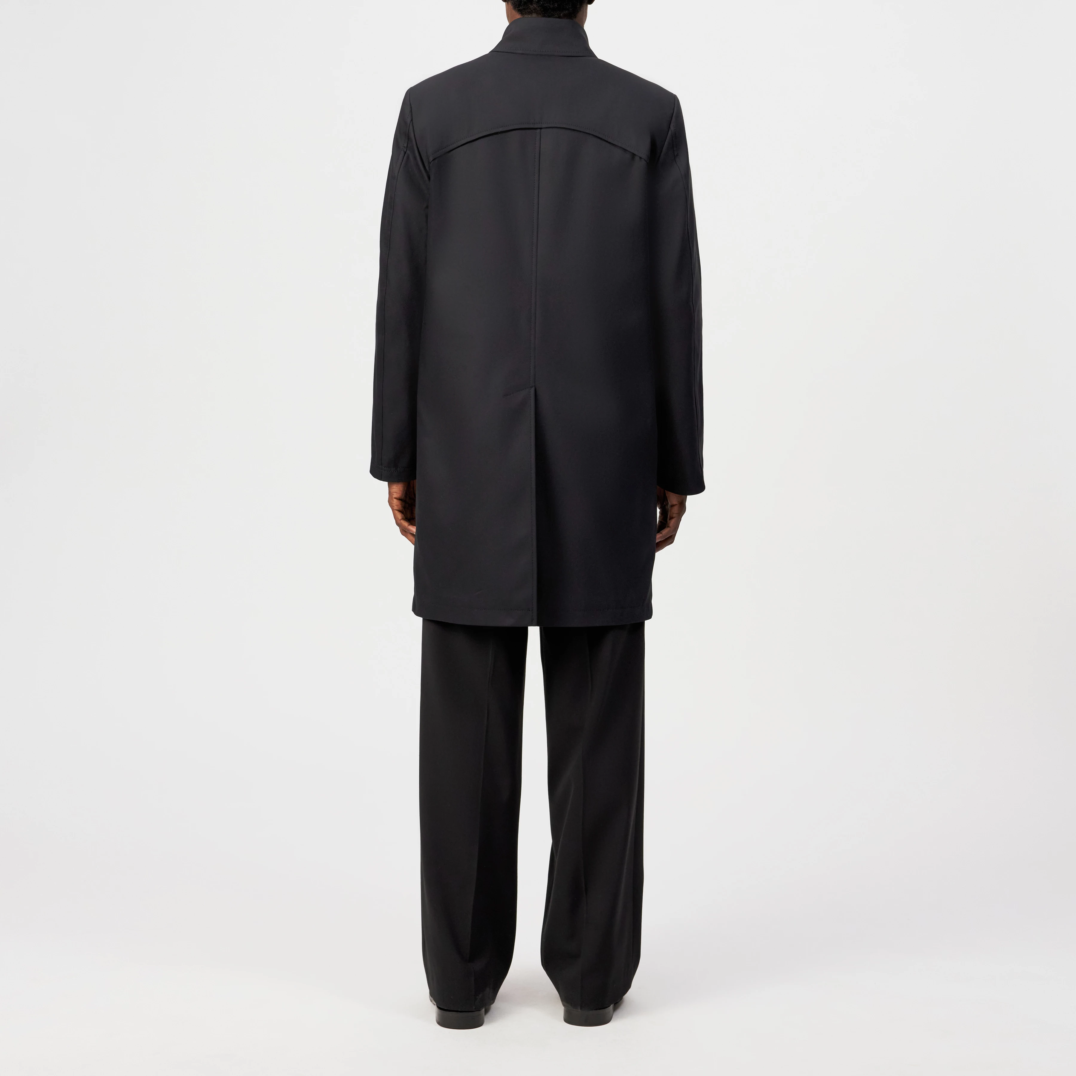 SKOPJE_C - Trench coat in techno stretch satin - men - black - Rückansicht