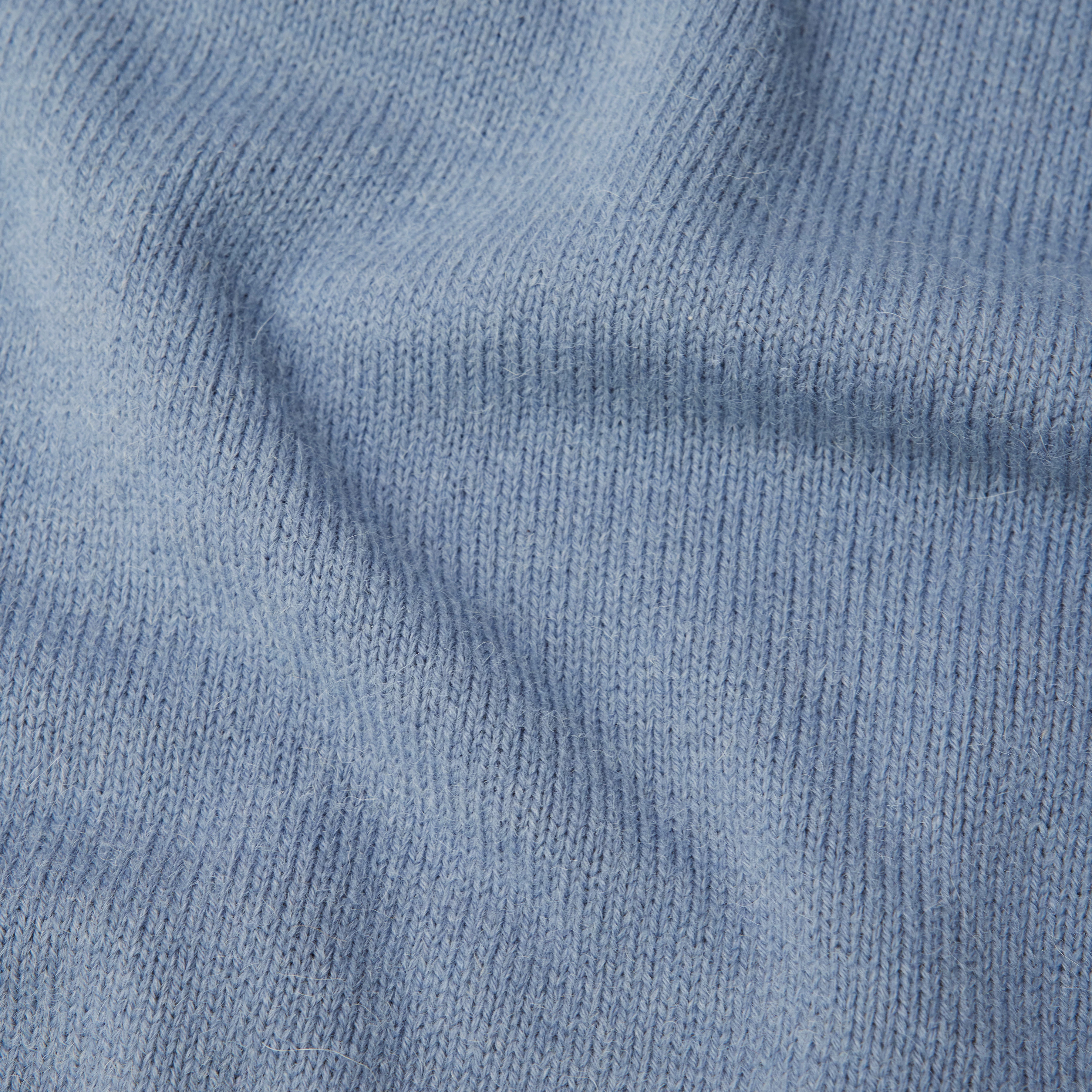 MALIO - Round neck jumper in wool and alpaca blend - men - blue - Materialbild (B2C)