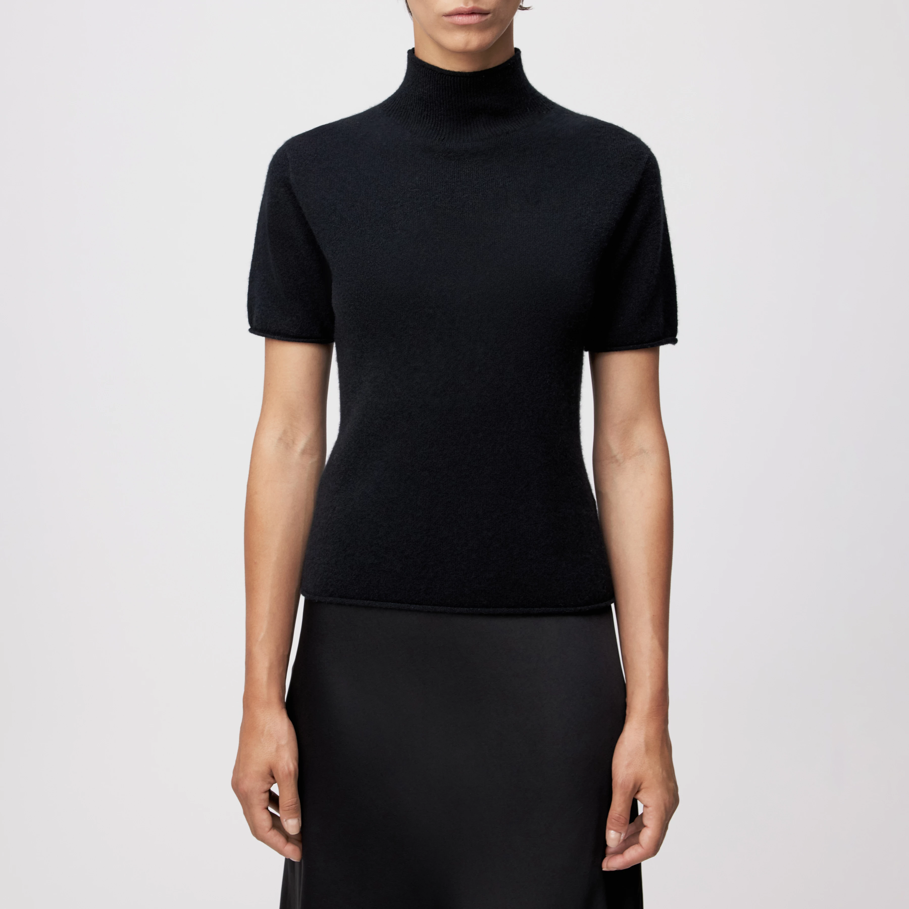 FINIA_2 - Gestricktes T-Shirt in 100% Kaschmir - Damen - schwarz - Frontansicht