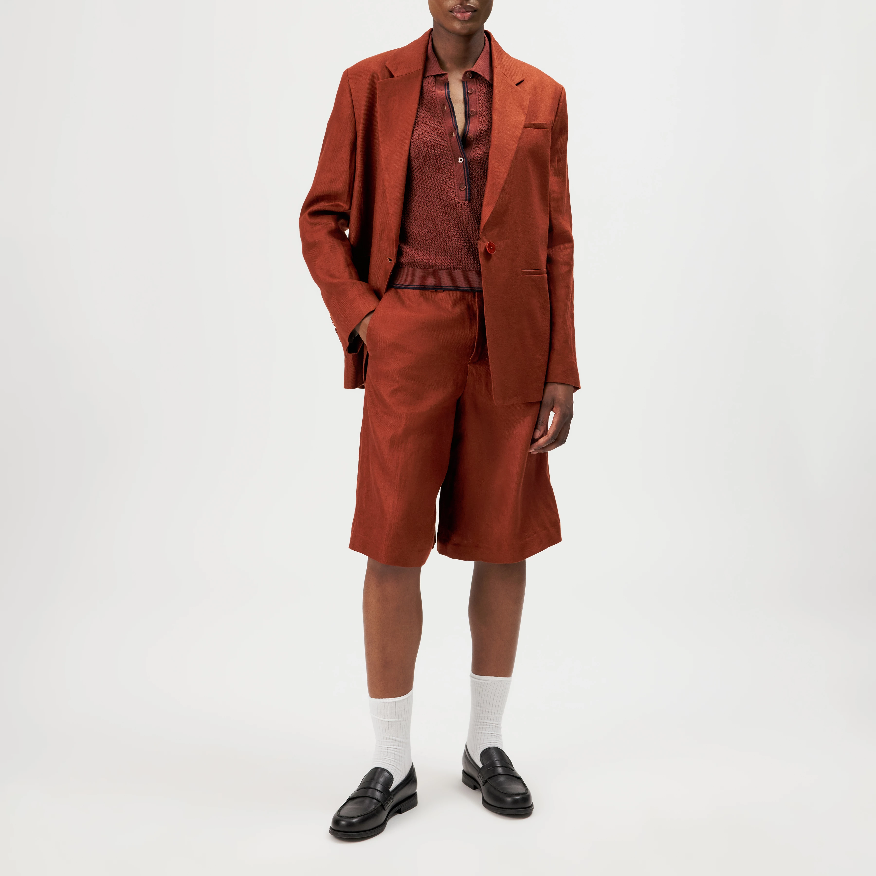 GOVERN - Bermuda coupe décontractée en twill mat - women - rouge - Ganzkörper-Frontansicht