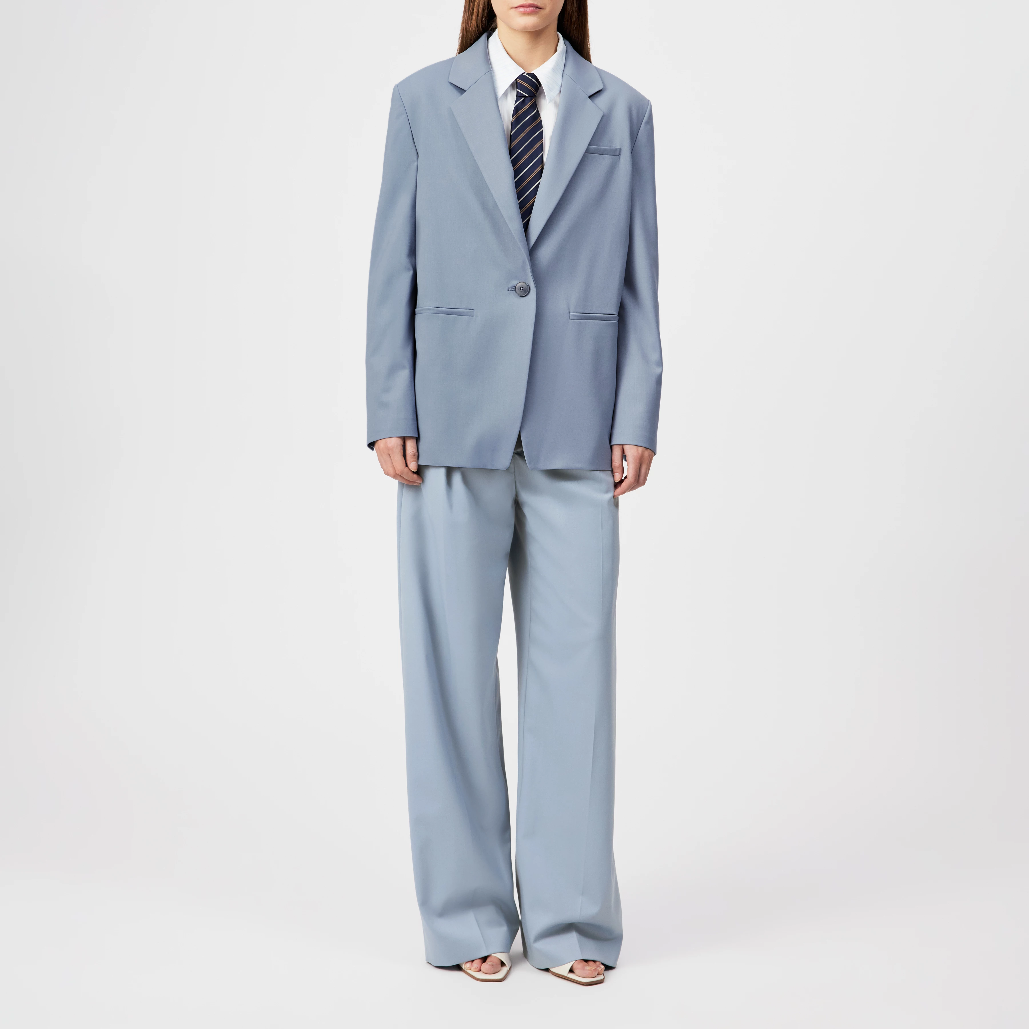 MOWTIE - Casual single-breasted blazer in wool blend - women - blue - Ganzkörper-Frontansicht