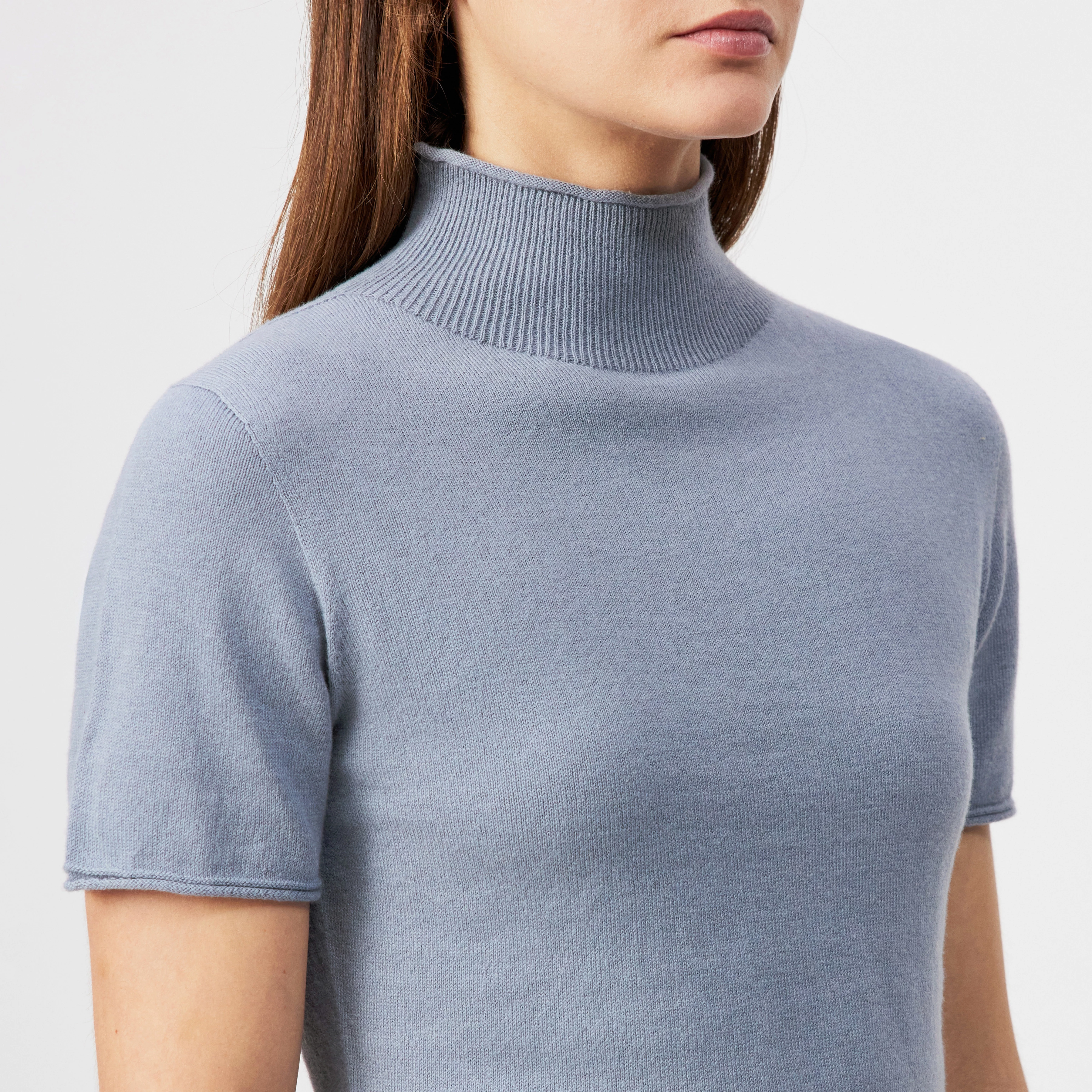 FINIA_2 - Knitted cotton-cashmere blend T-shirt - women - blue - Detailansicht am Model