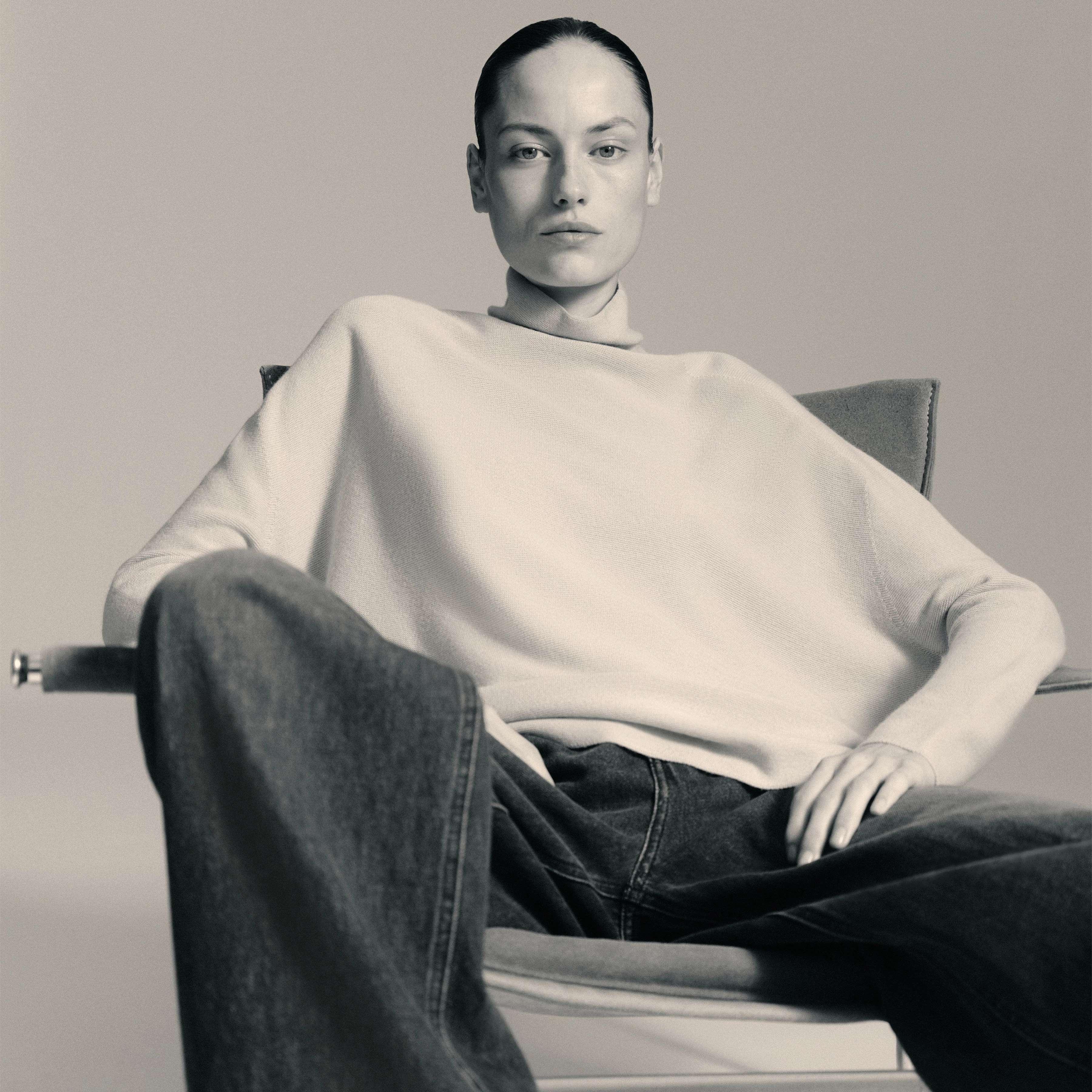 LIORA - Egg-shaped turtleneck jumper in 100% merino wool - women - beige