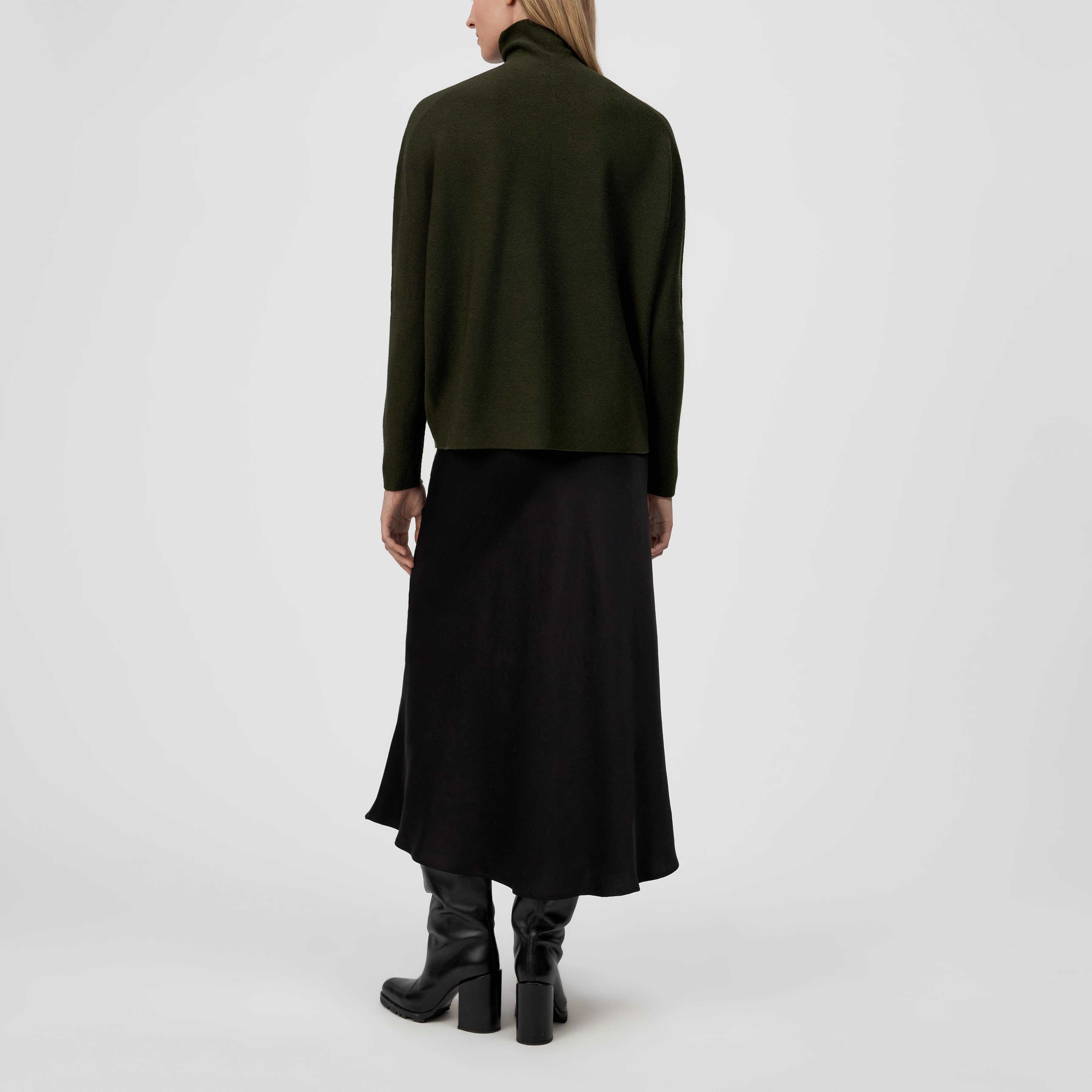 LIORA - Egg-Shape Rollkragenpullover in 100% Merinowolle - Damen - grün - Rückansicht