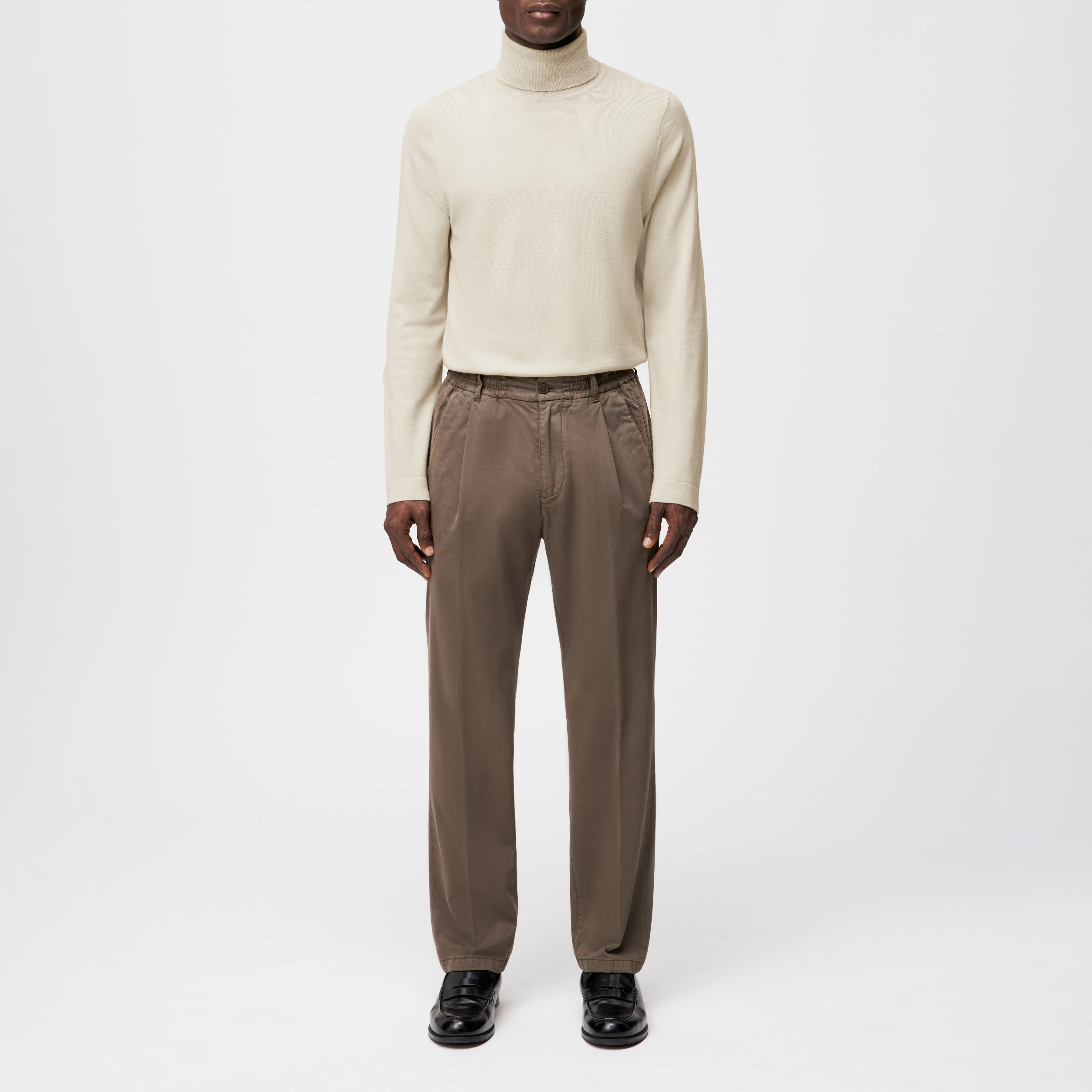 CHASY_RGLR - Casual Hose mit Bundfalte in softer Baumwolle - Herren - grün - Ganzkörper-Frontansicht