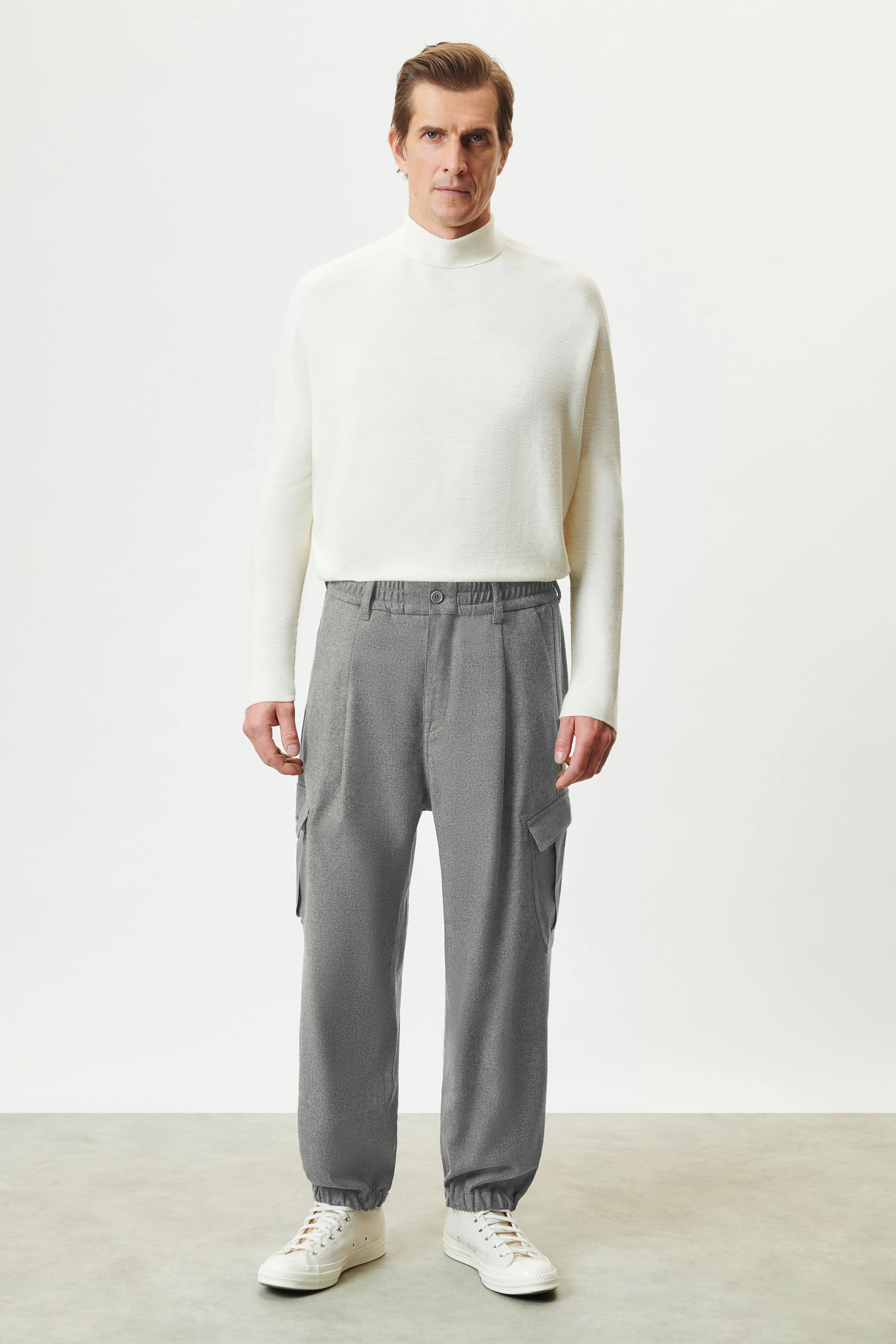 LIGRO - pantalon utilitaire à pinces en flanelle de laine douce - men - gris - Ganzkörper-Frontansicht