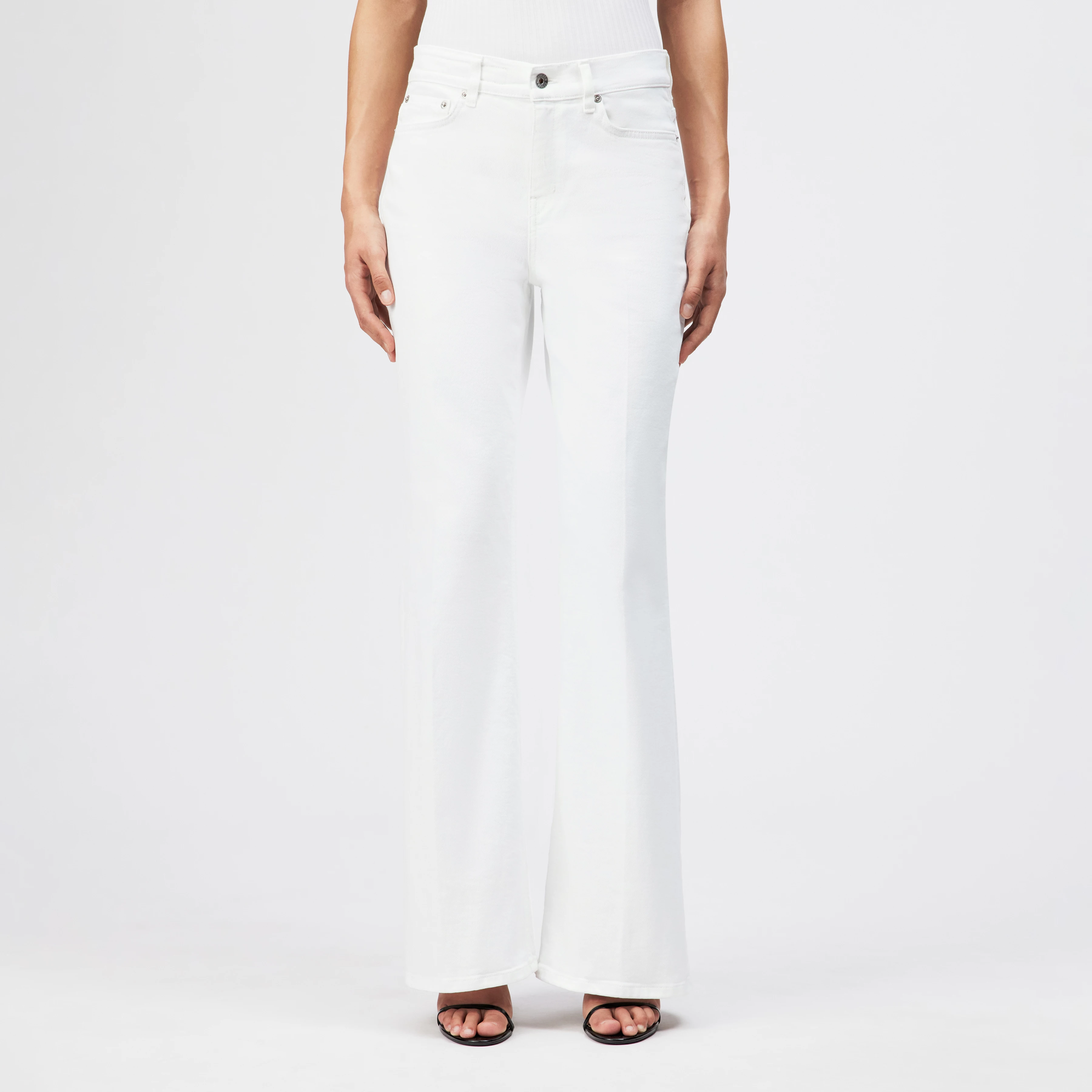 RETAIN - Bootcut-jeans in kledinggeverfde denim - dames - wit - Frontansicht