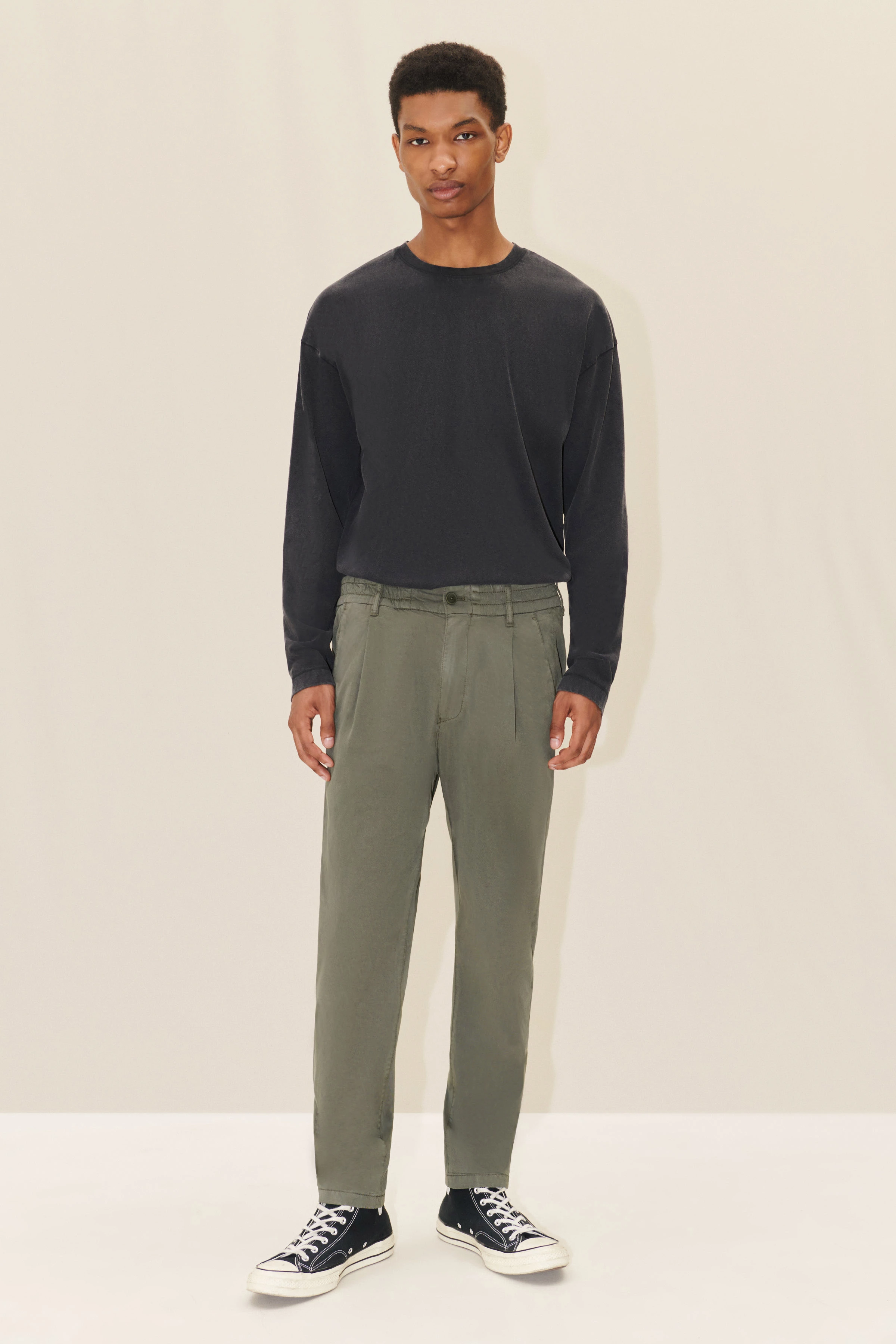 CHASY - Casual Hose mit Bundfalte aus Lyocell-Baumwoll-Twill - Herren - grün - Ganzkörper-Frontansicht